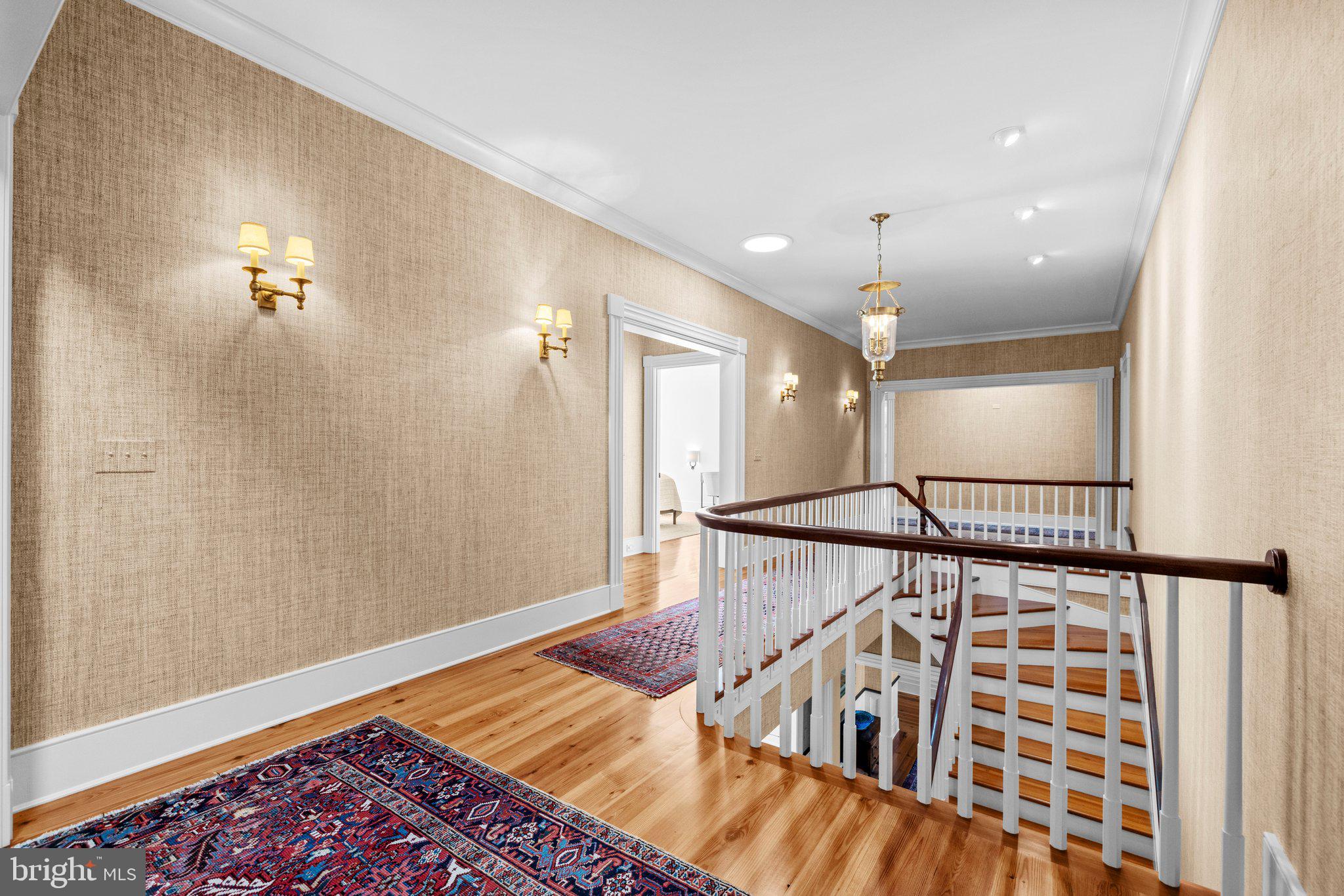 RUSSELL - Residential