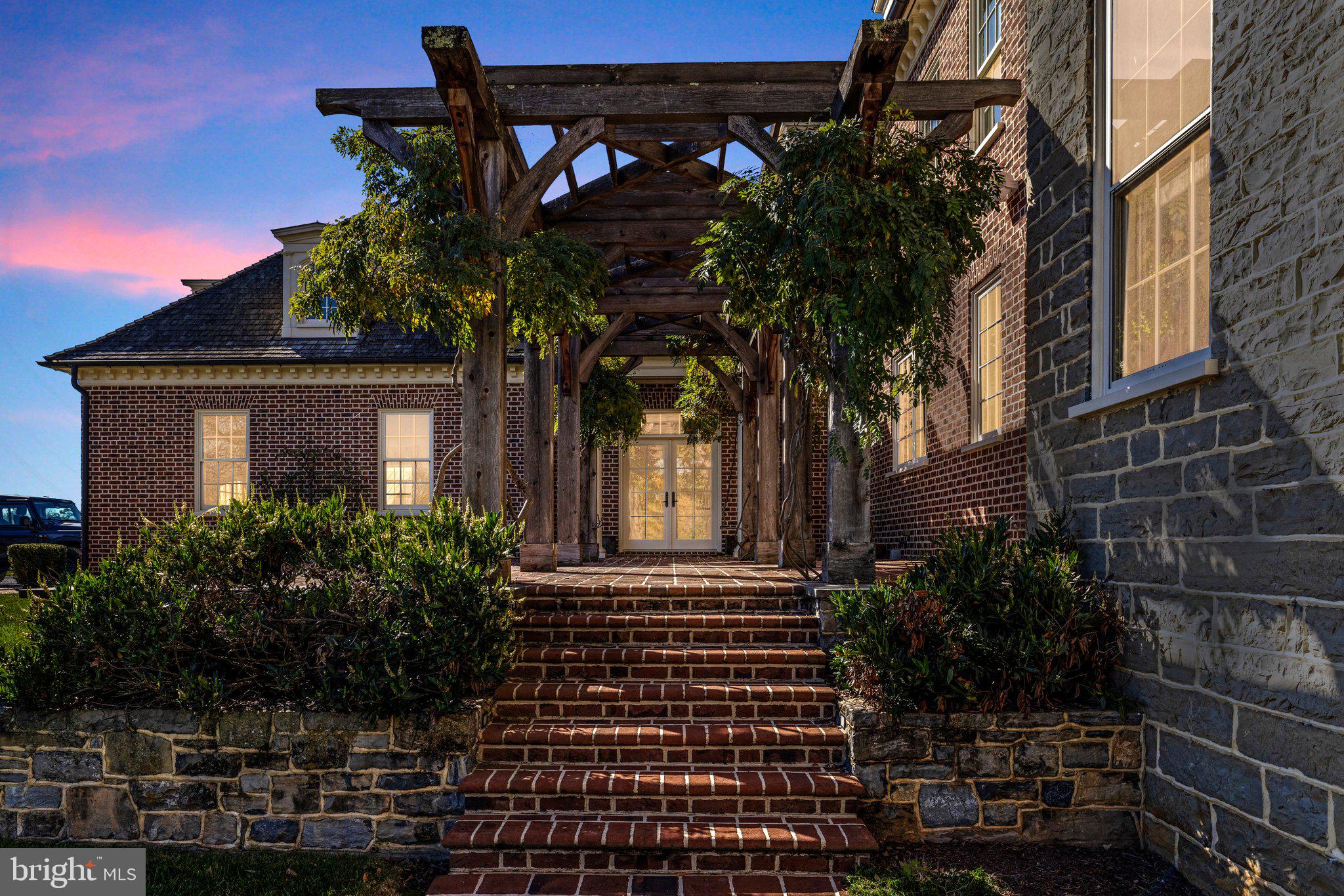 RUSSELL - Residential