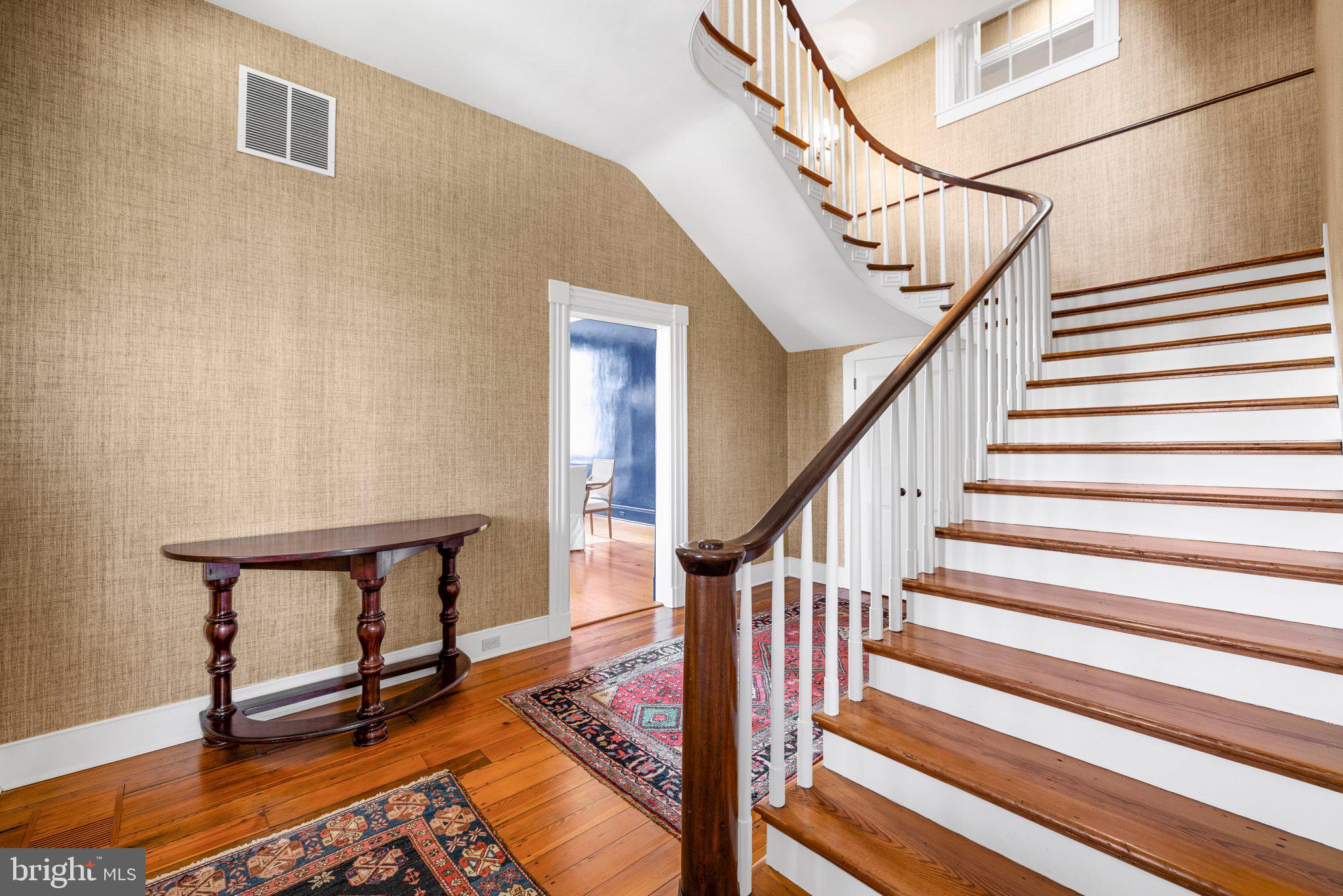 RUSSELL - Residential