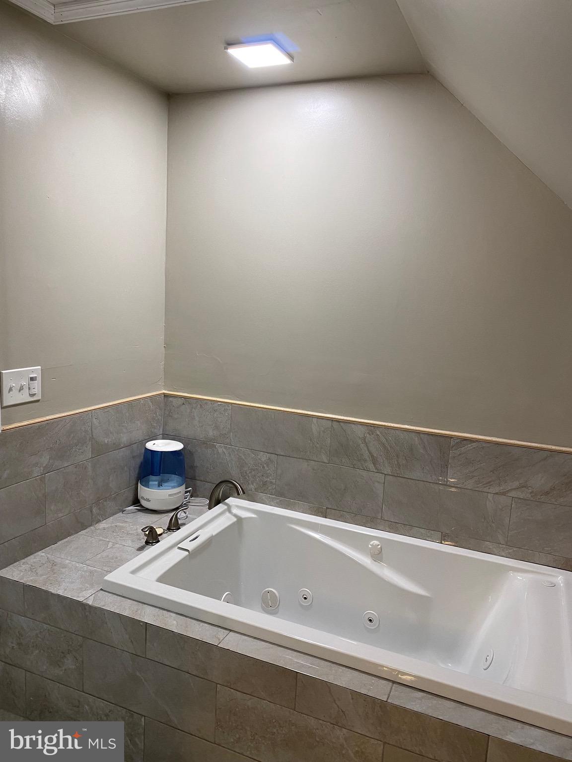 SILVER SPRING - Residential Lease