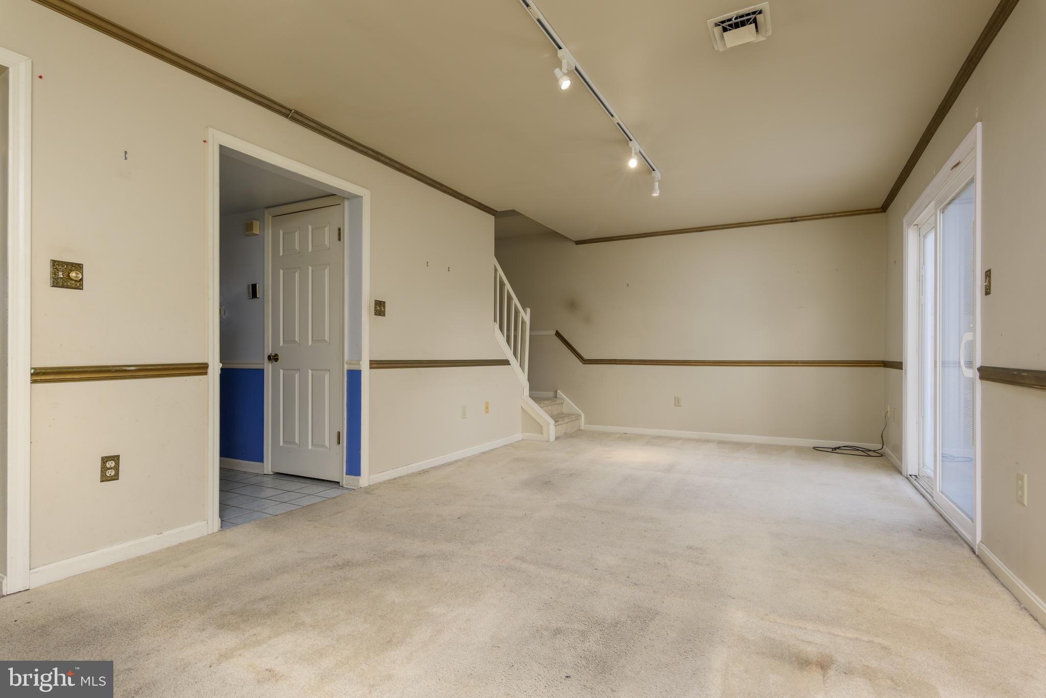 SPRING KNOLL - Residential