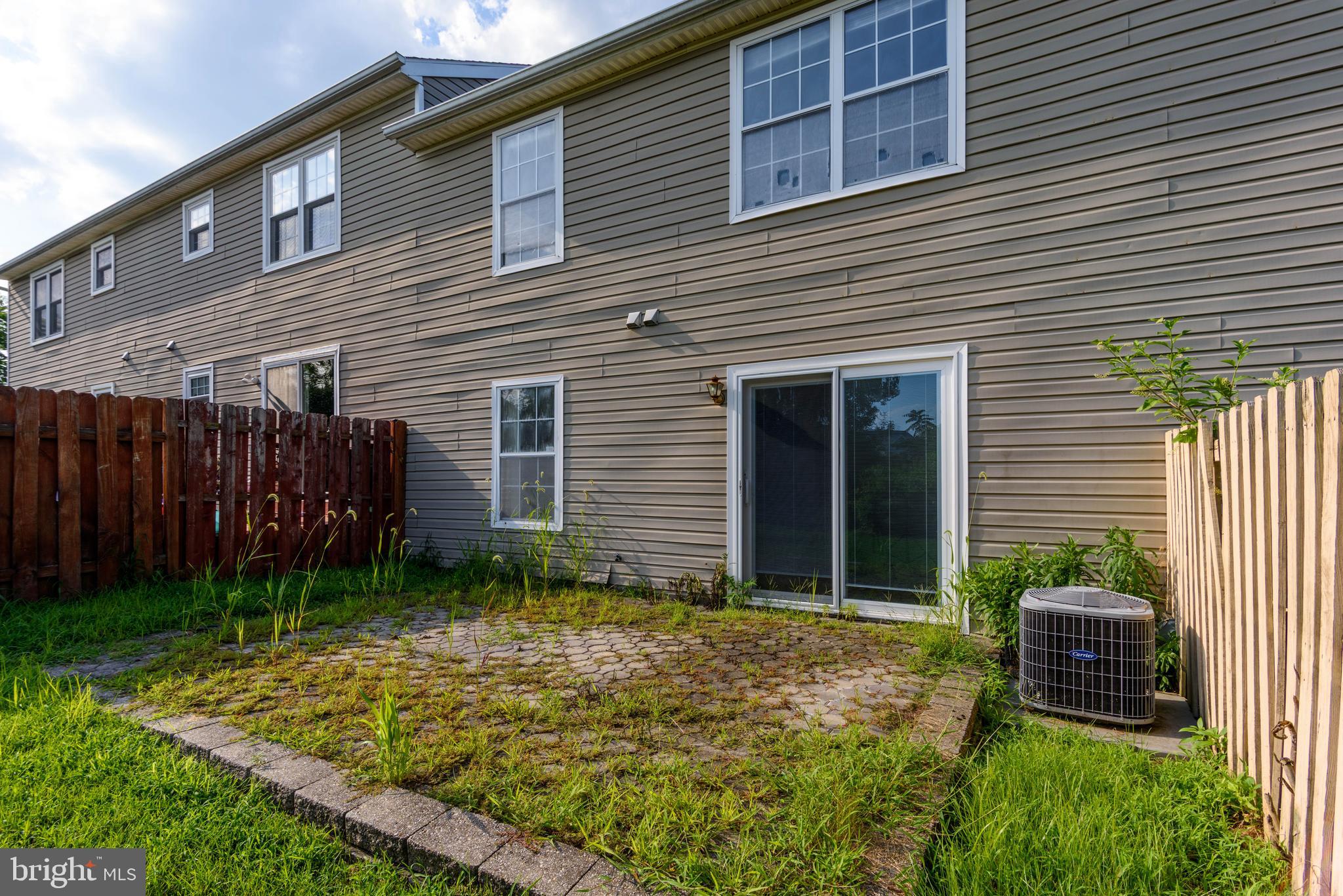 SPRING KNOLL - Residential