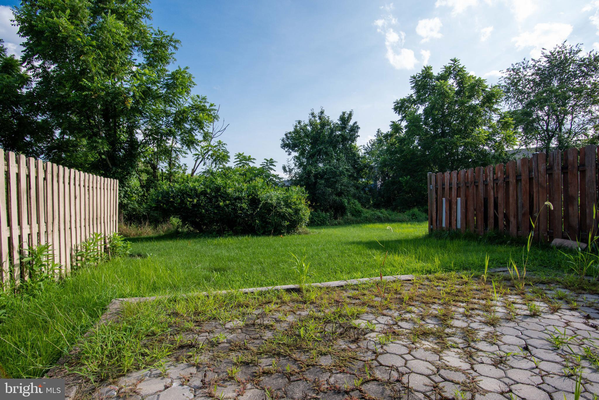 SPRING KNOLL - Residential