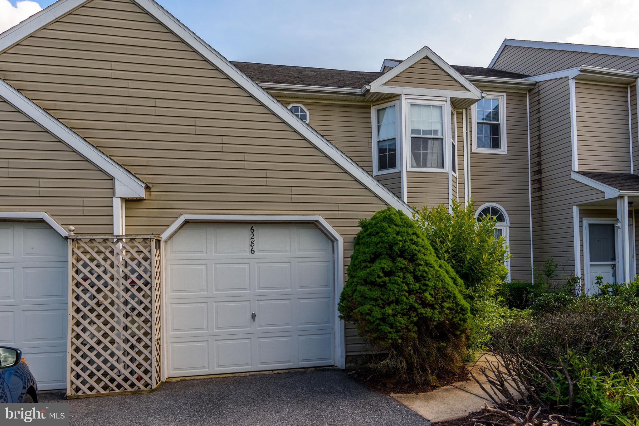 SPRING KNOLL - Residential