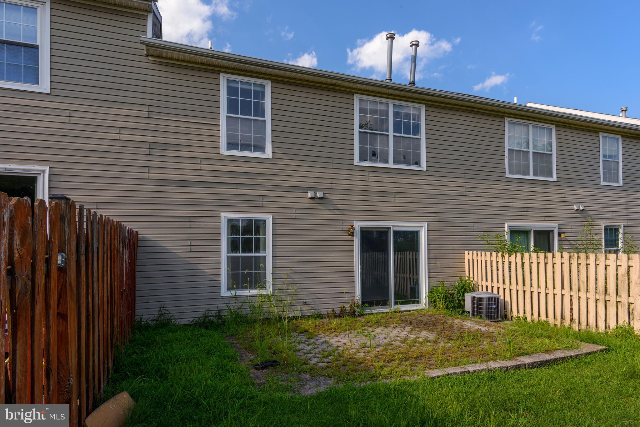 SPRING KNOLL - Residential