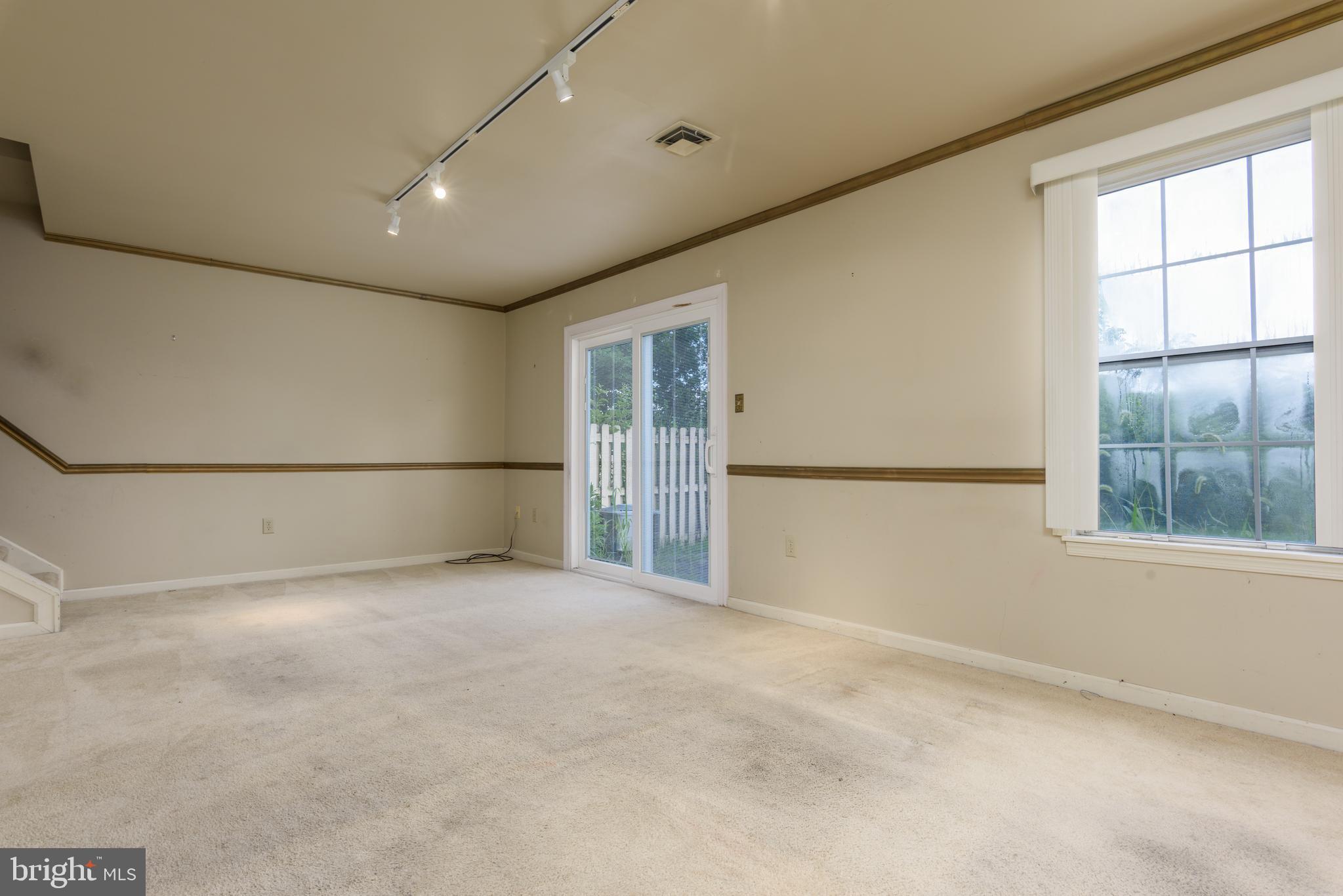 SPRING KNOLL - Residential