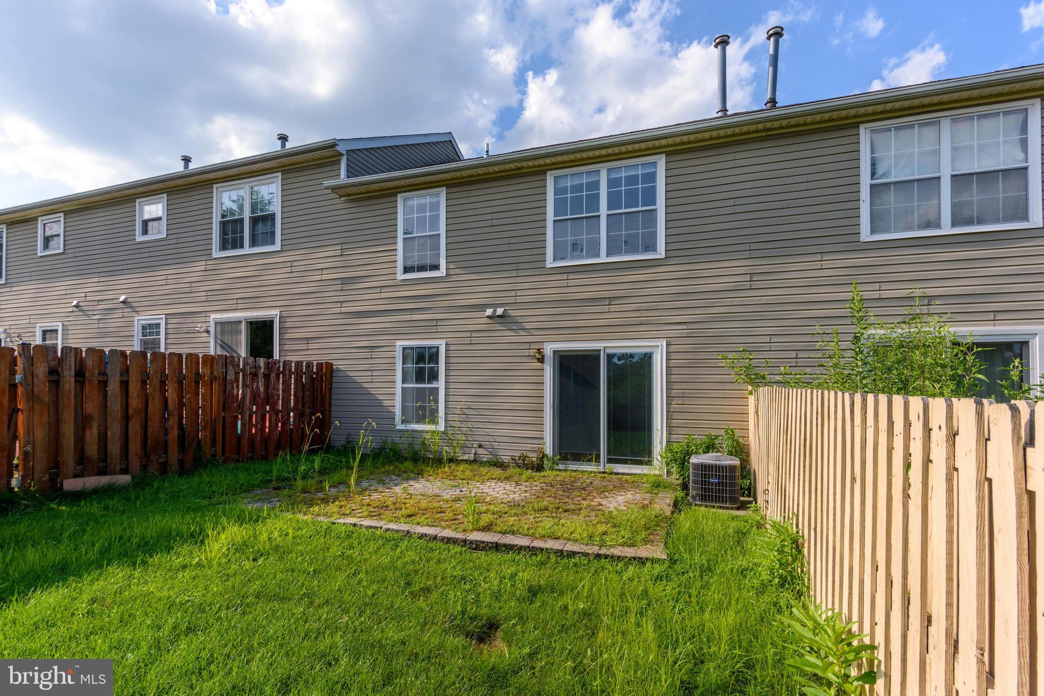 SPRING KNOLL - Residential