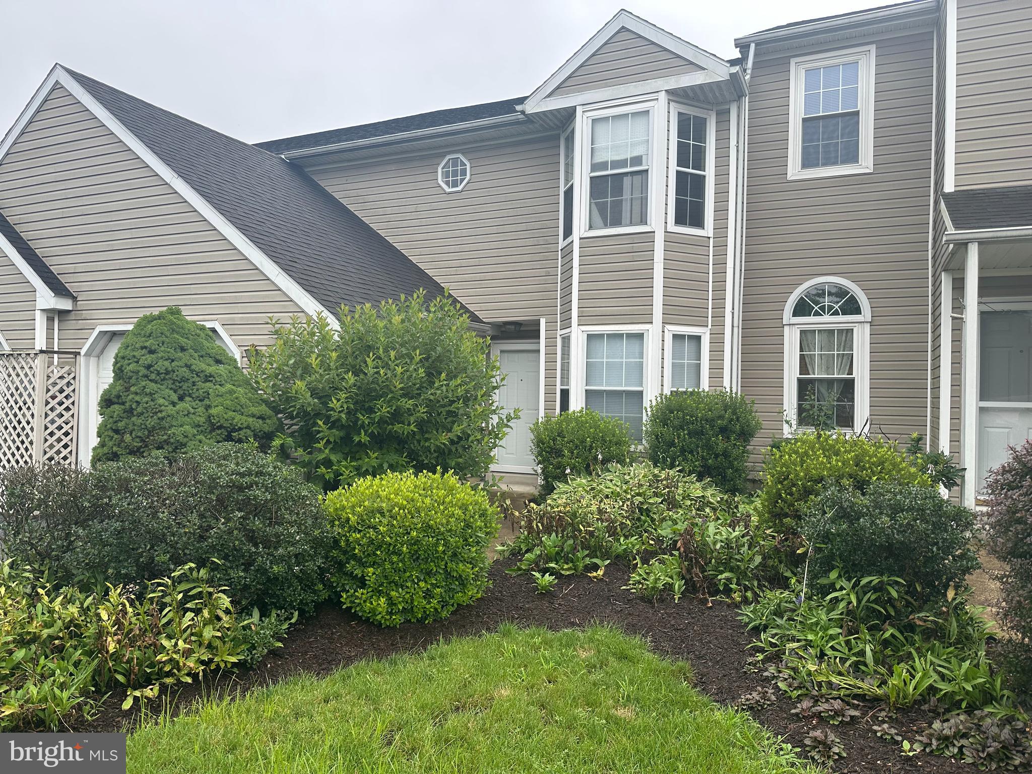 SPRING KNOLL - Residential