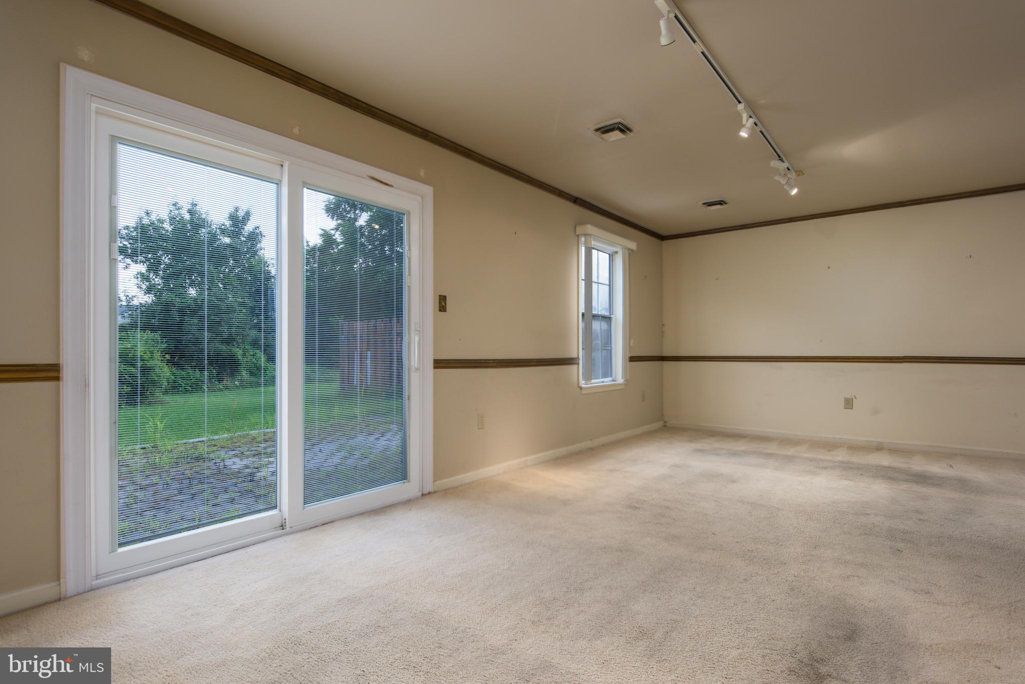 SPRING KNOLL - Residential