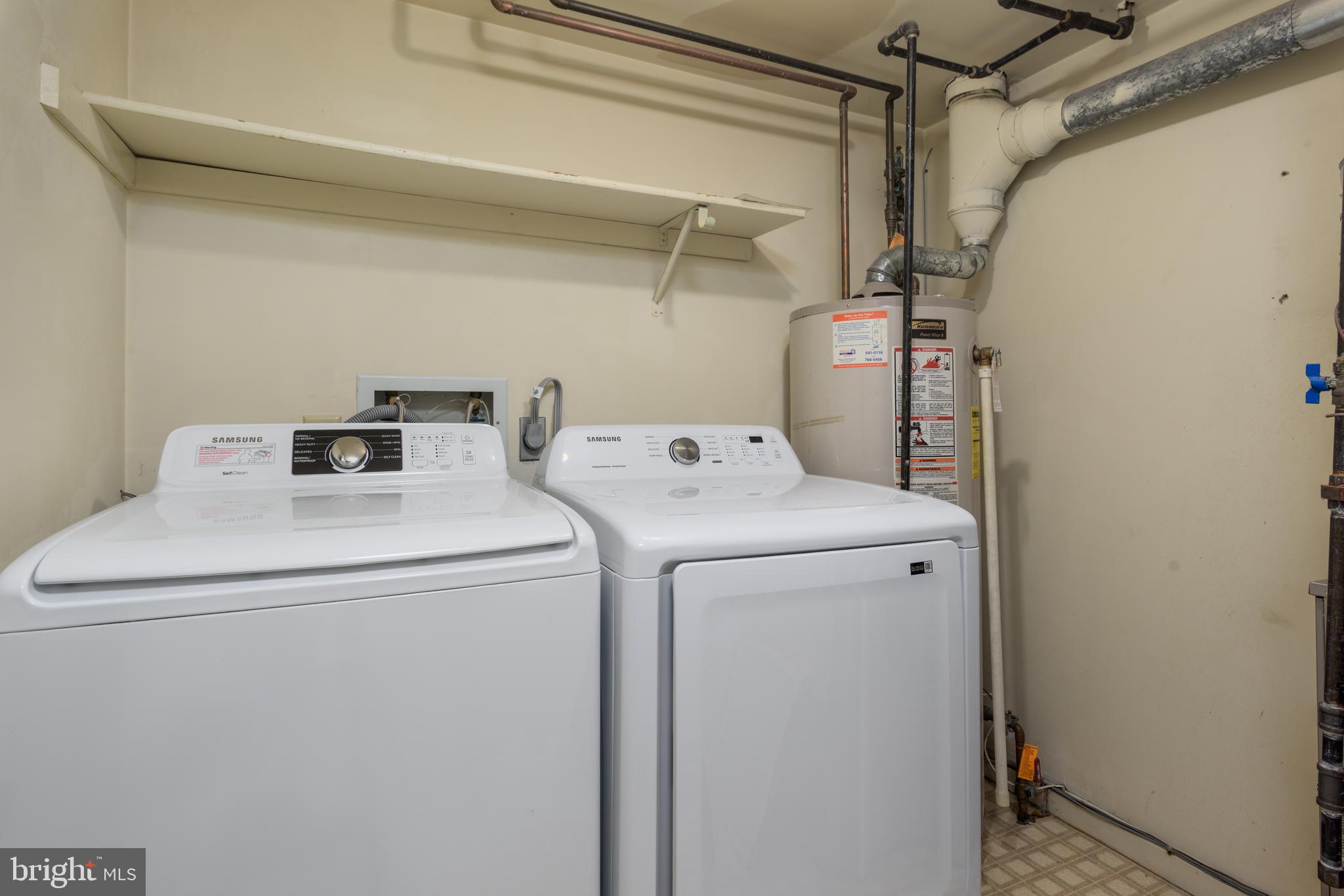 SPRING KNOLL - Residential