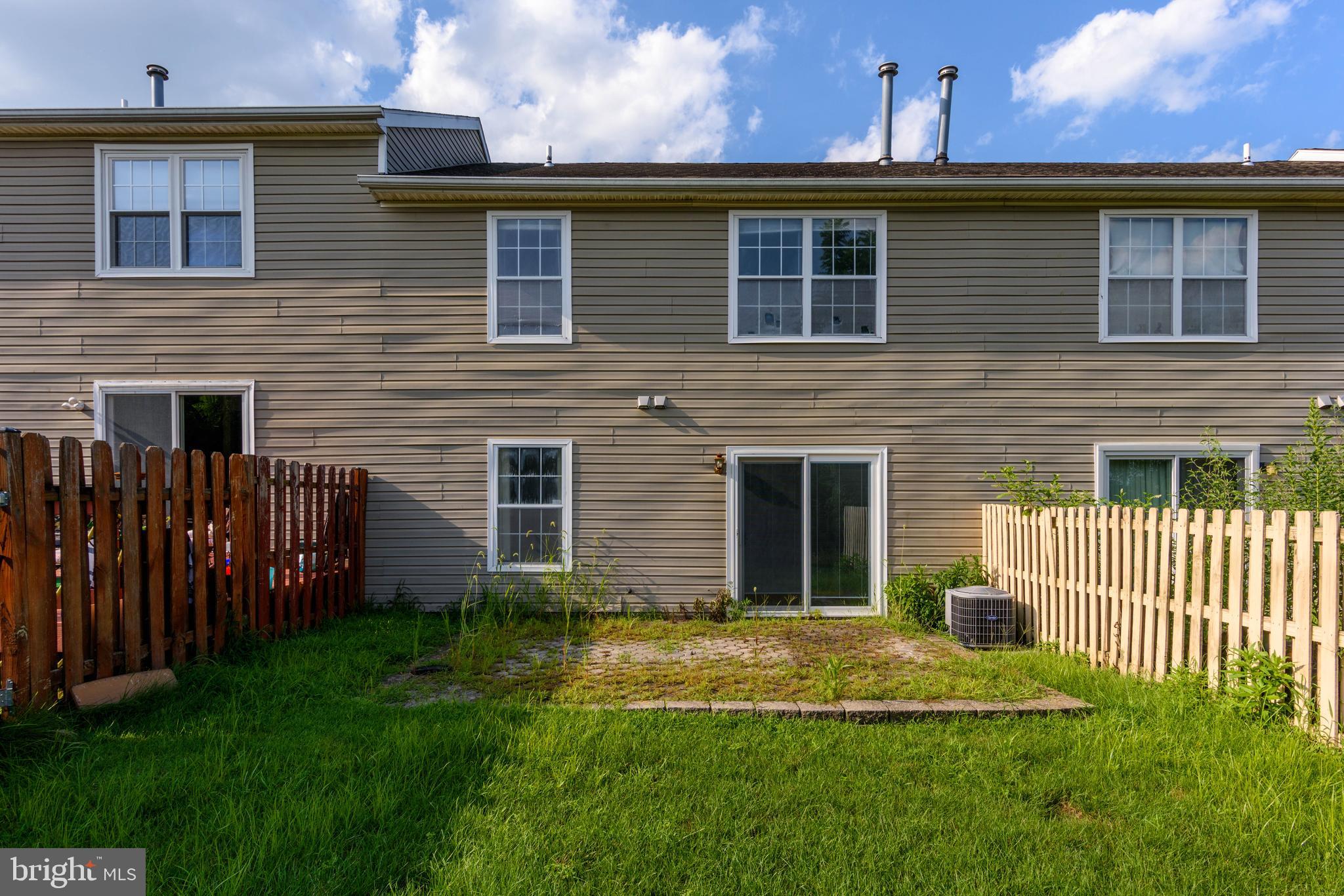 SPRING KNOLL - Residential