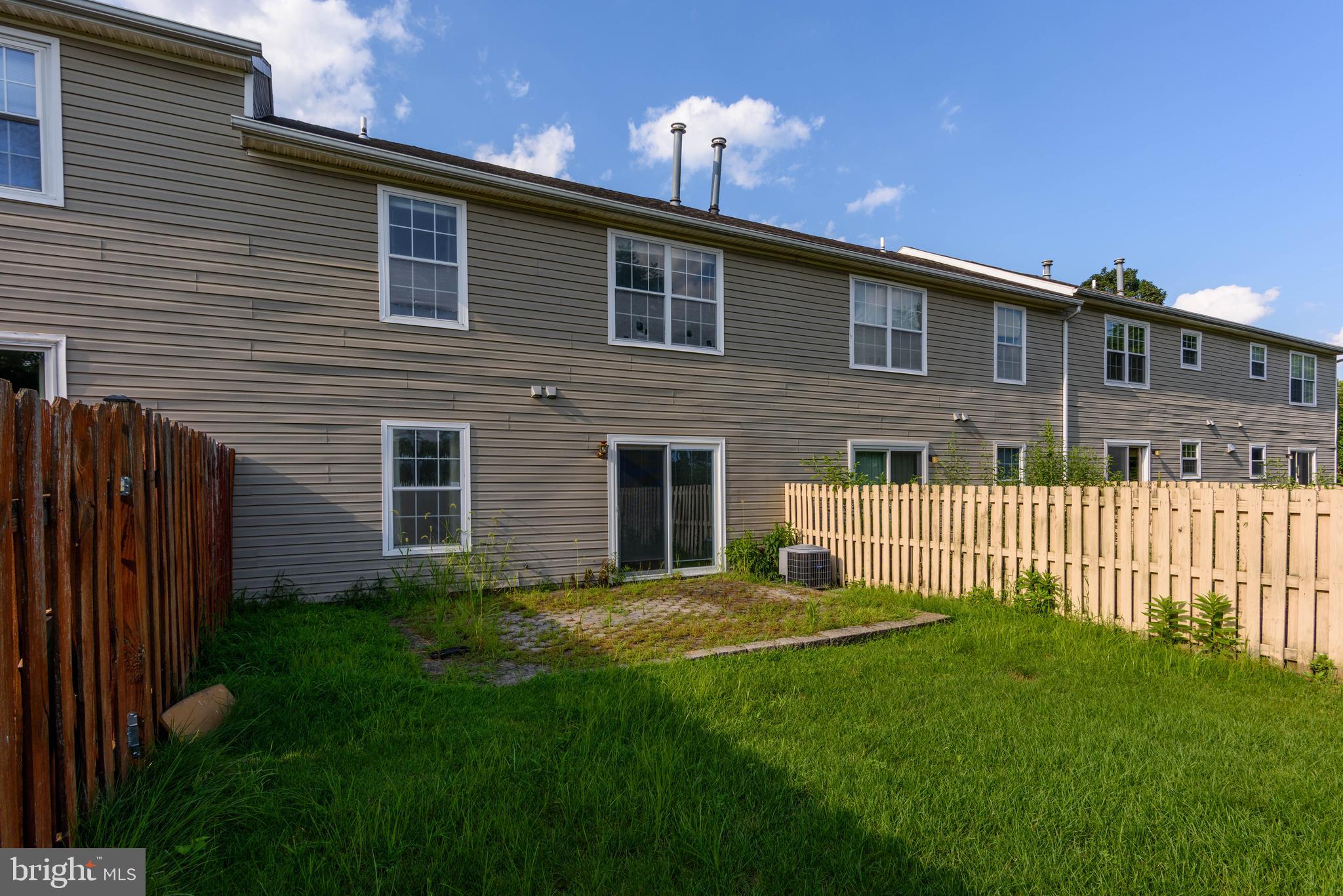 SPRING KNOLL - Residential