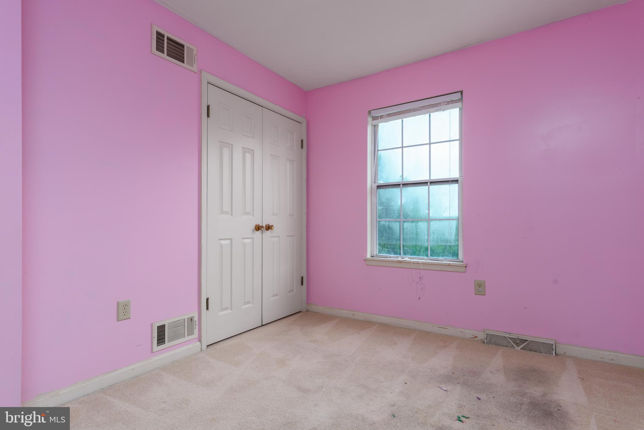 SPRING KNOLL - Residential