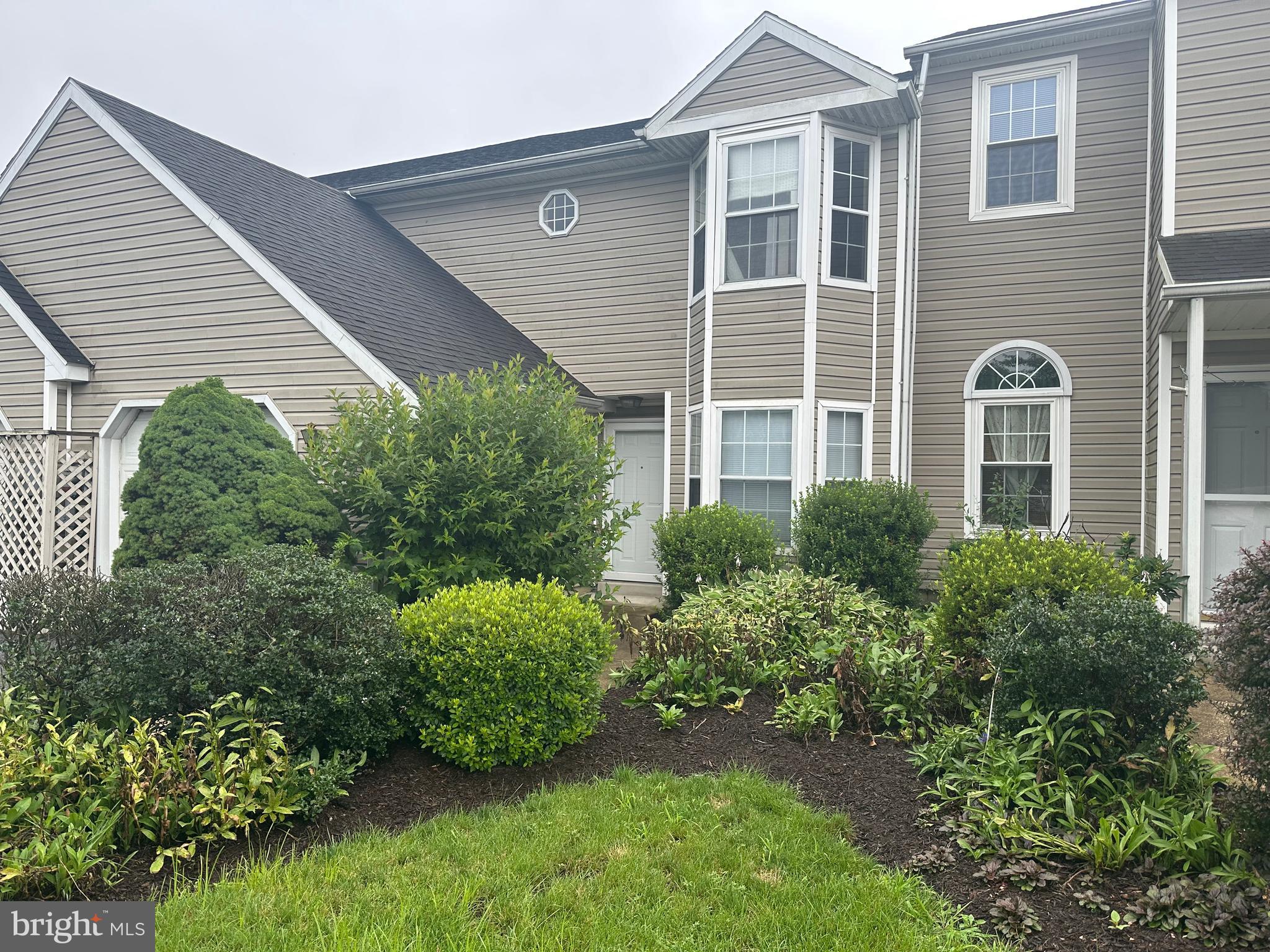 SPRING KNOLL - Residential