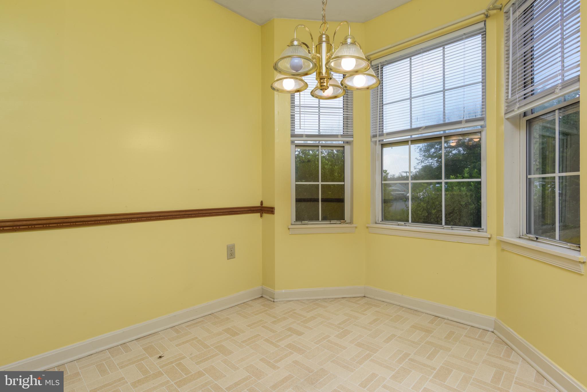 SPRING KNOLL - Residential