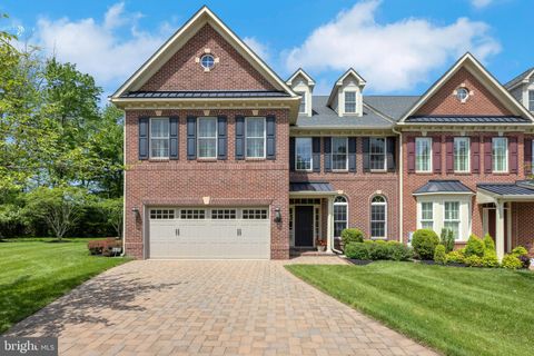 77 ELFRETHS COURT NEWTOWN PA 18940