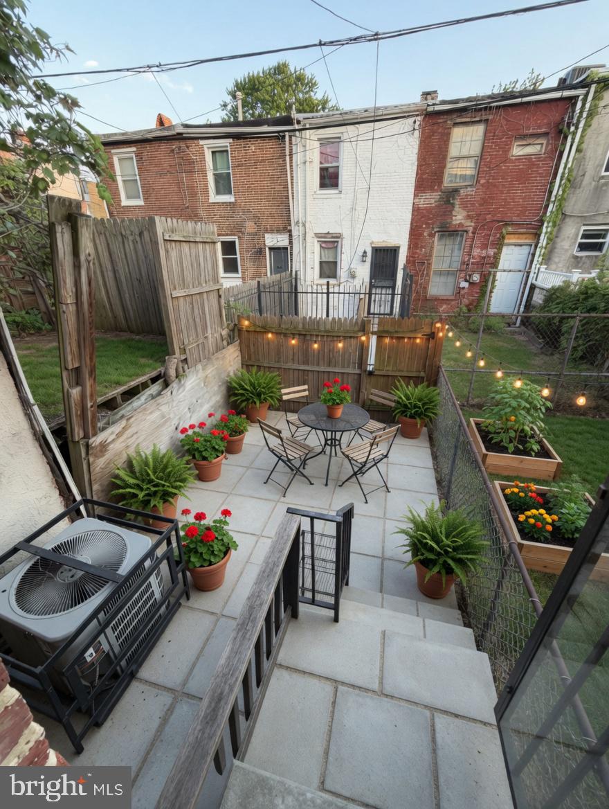 HOLLINS MARKET - Residential