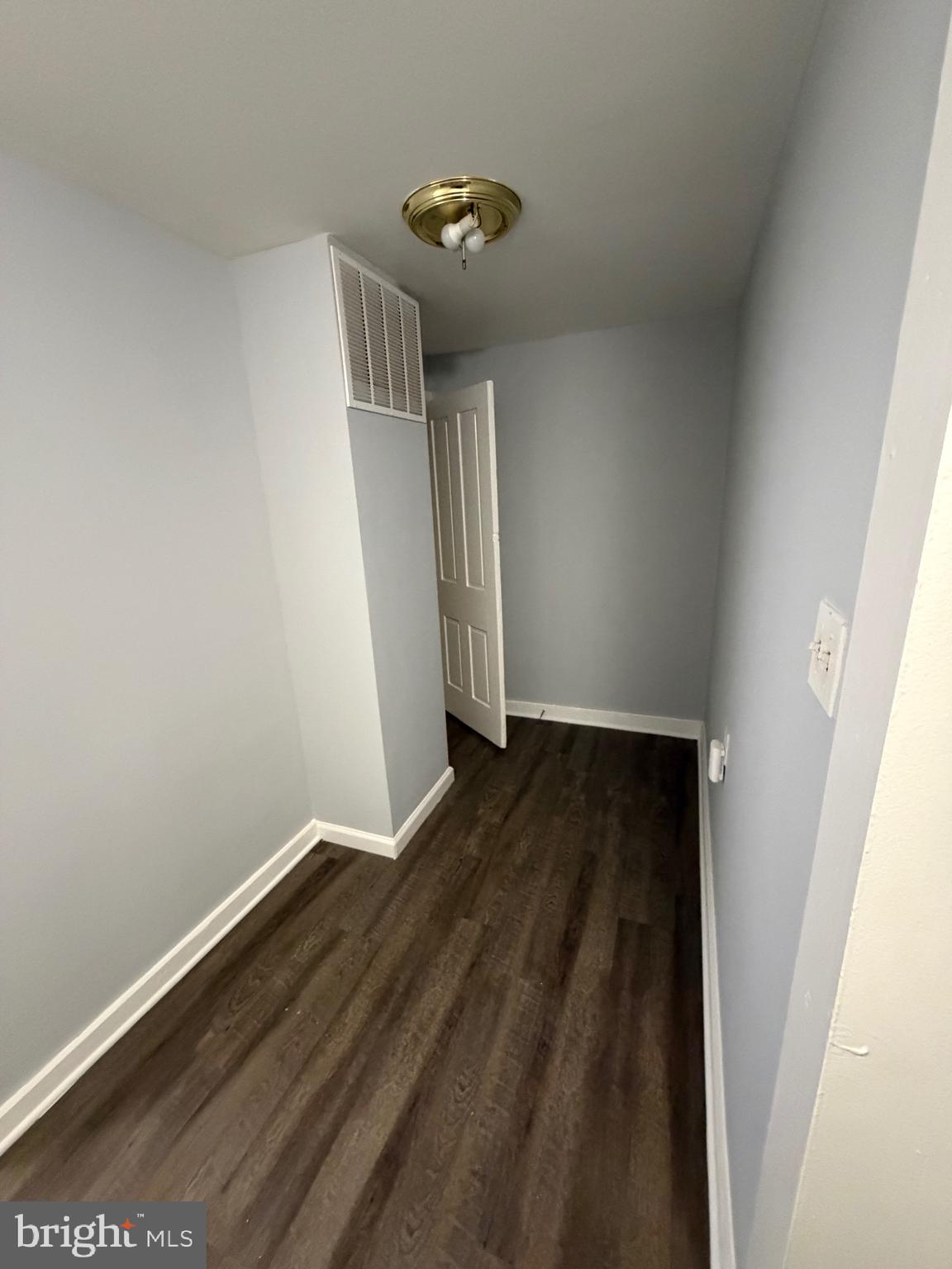 HOLLINS MARKET - Residential