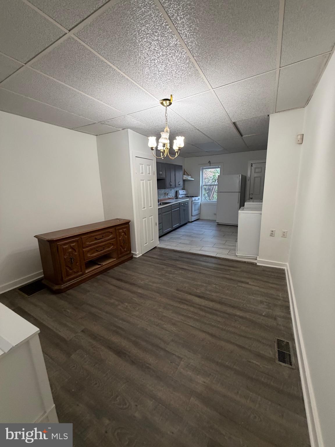 HOLLINS MARKET - Residential