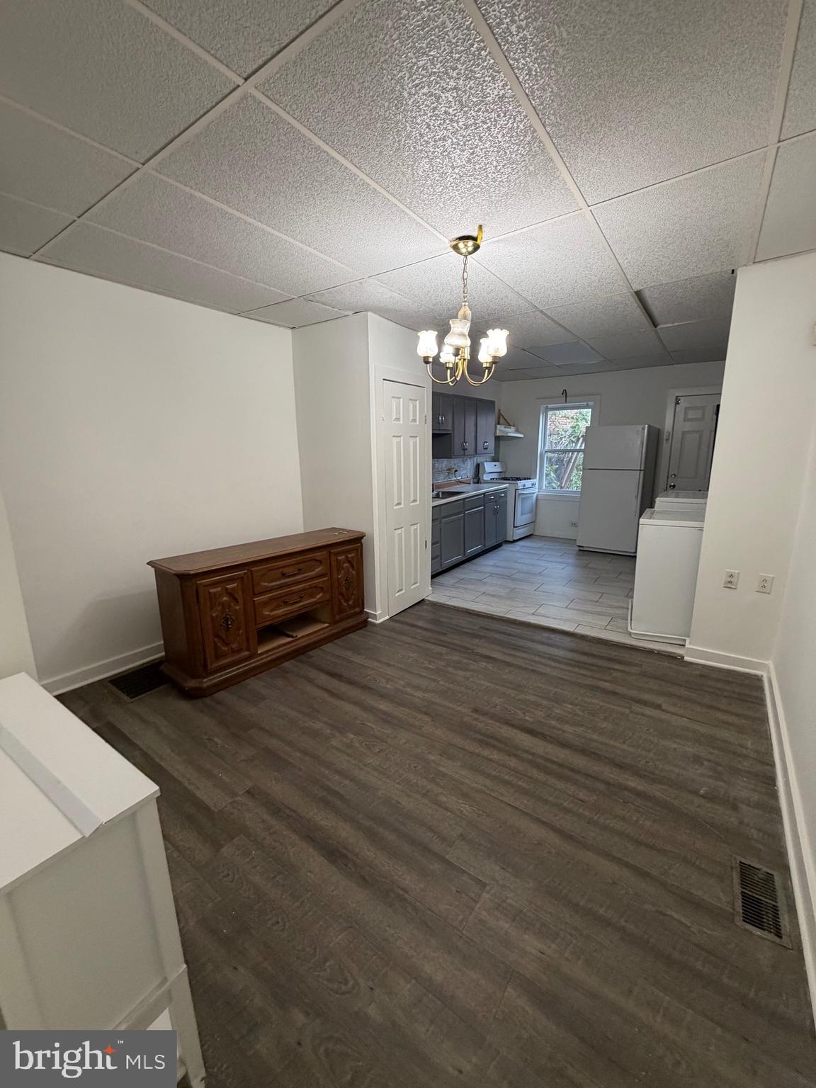HOLLINS MARKET - Residential