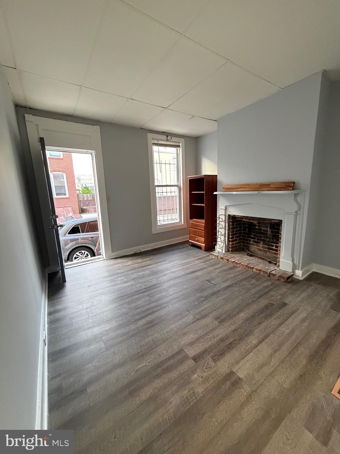 HOLLINS MARKET - Residential