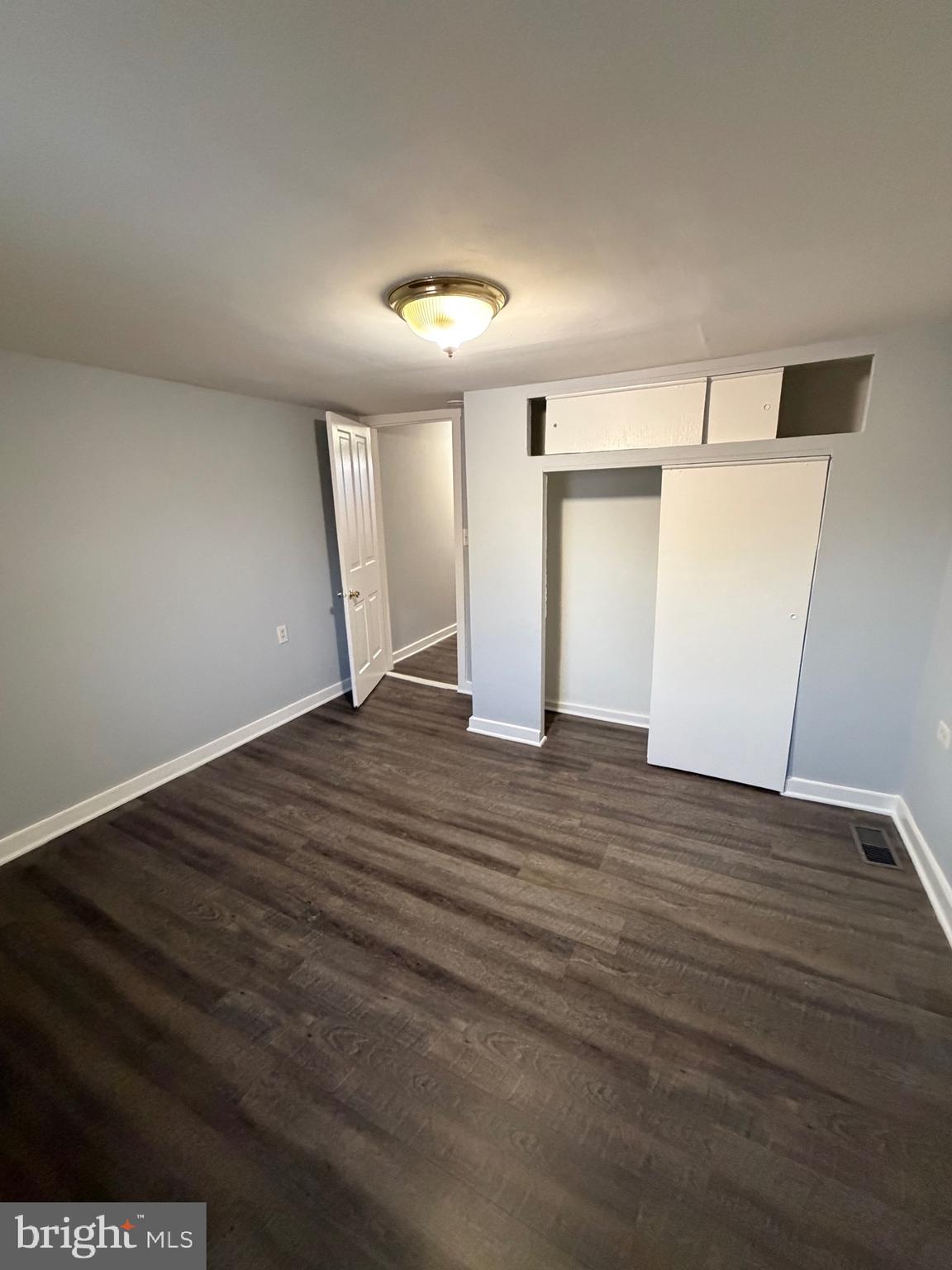 HOLLINS MARKET - Residential