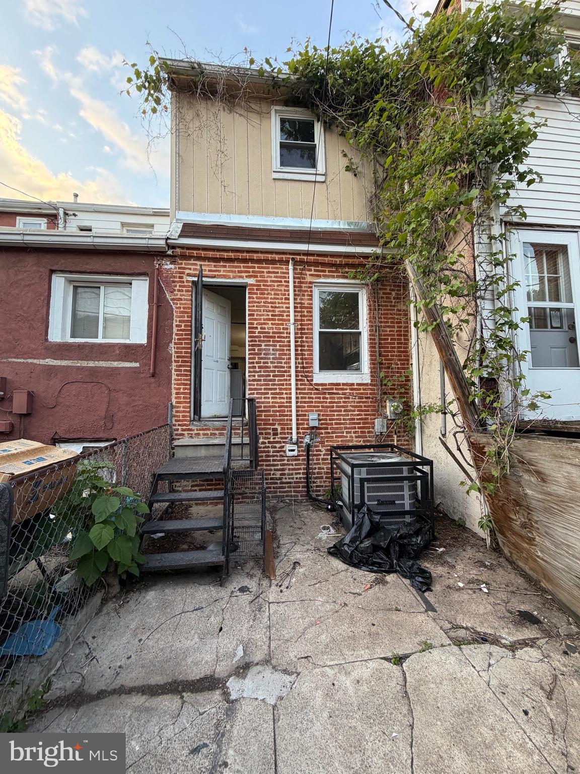 HOLLINS MARKET - Residential