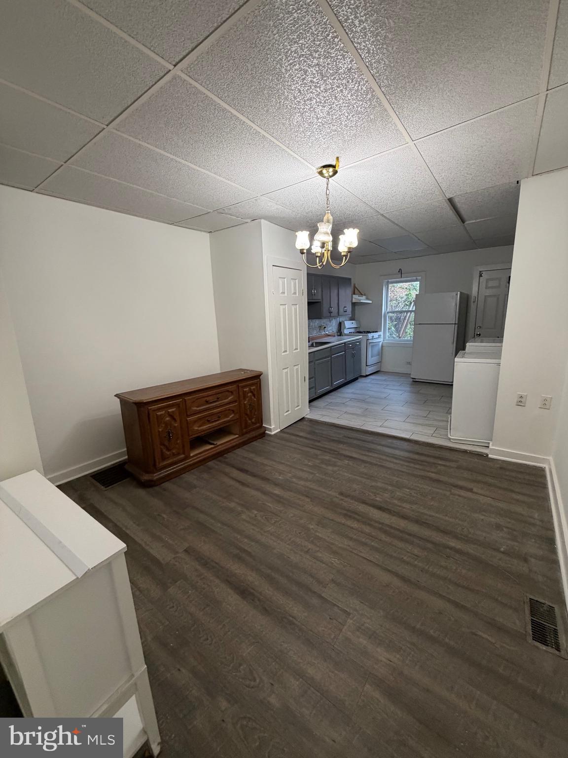 HOLLINS MARKET - Residential
