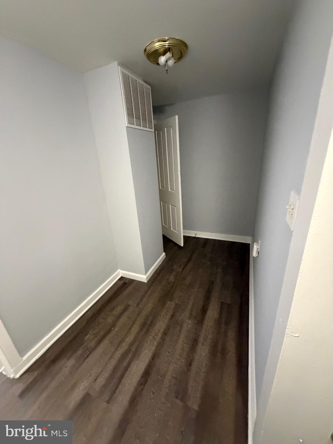 HOLLINS MARKET - Residential