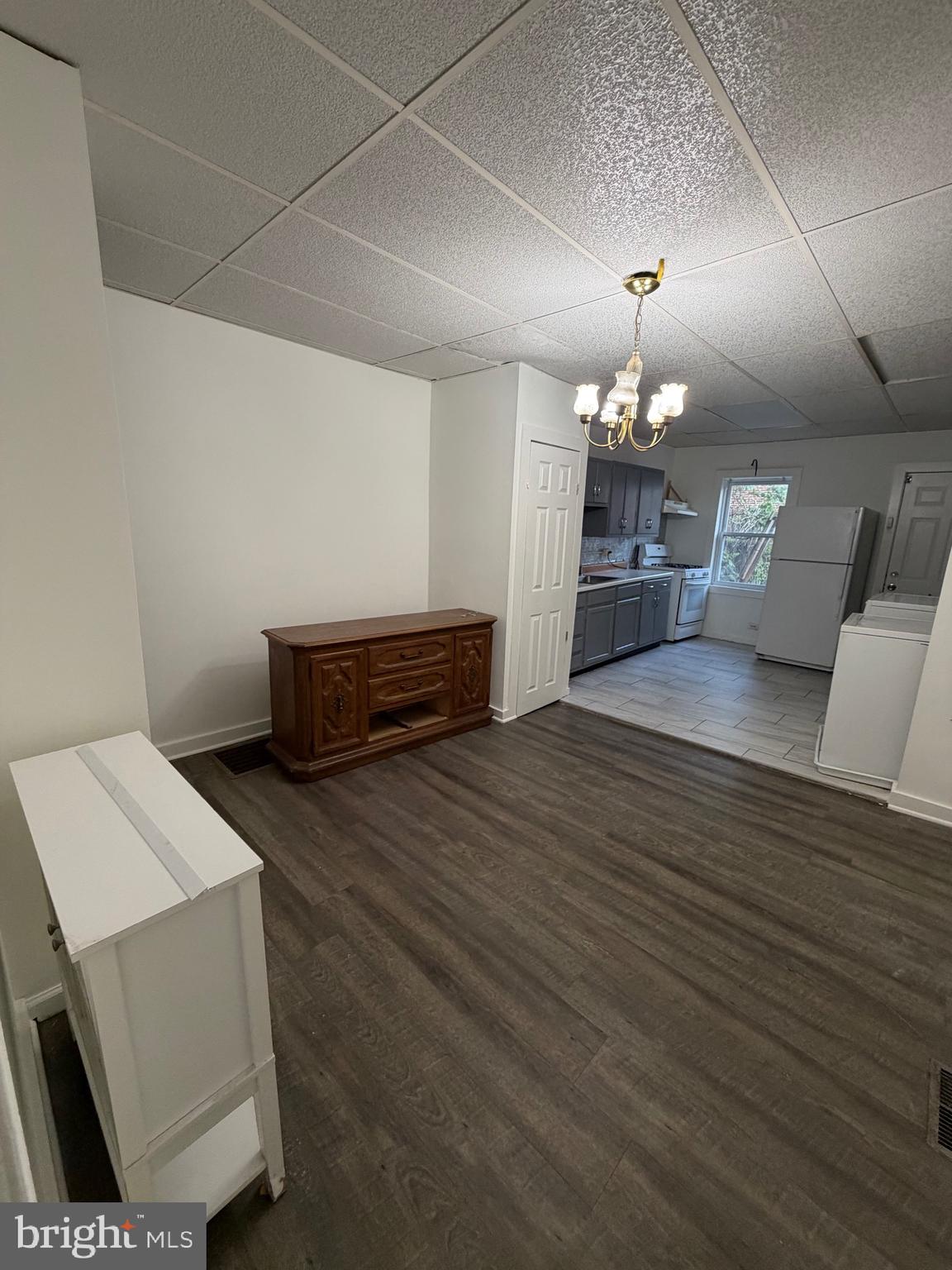 HOLLINS MARKET - Residential
