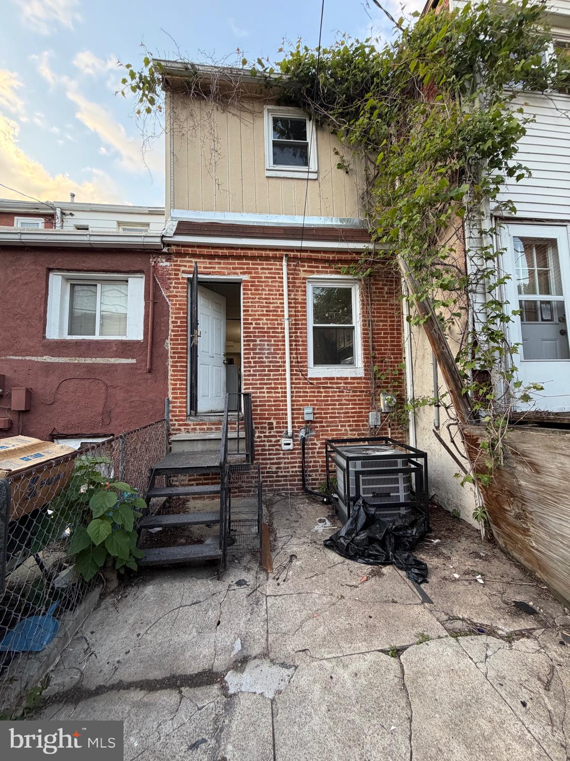 HOLLINS MARKET - Residential