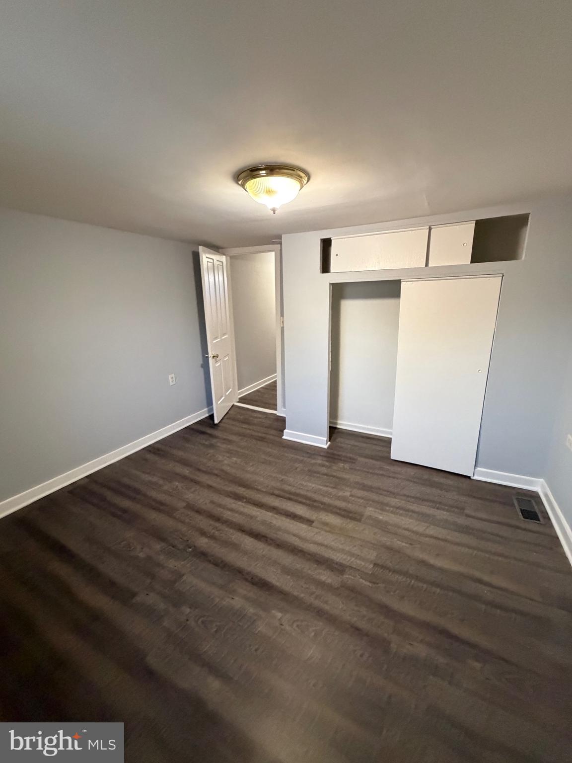 HOLLINS MARKET - Residential