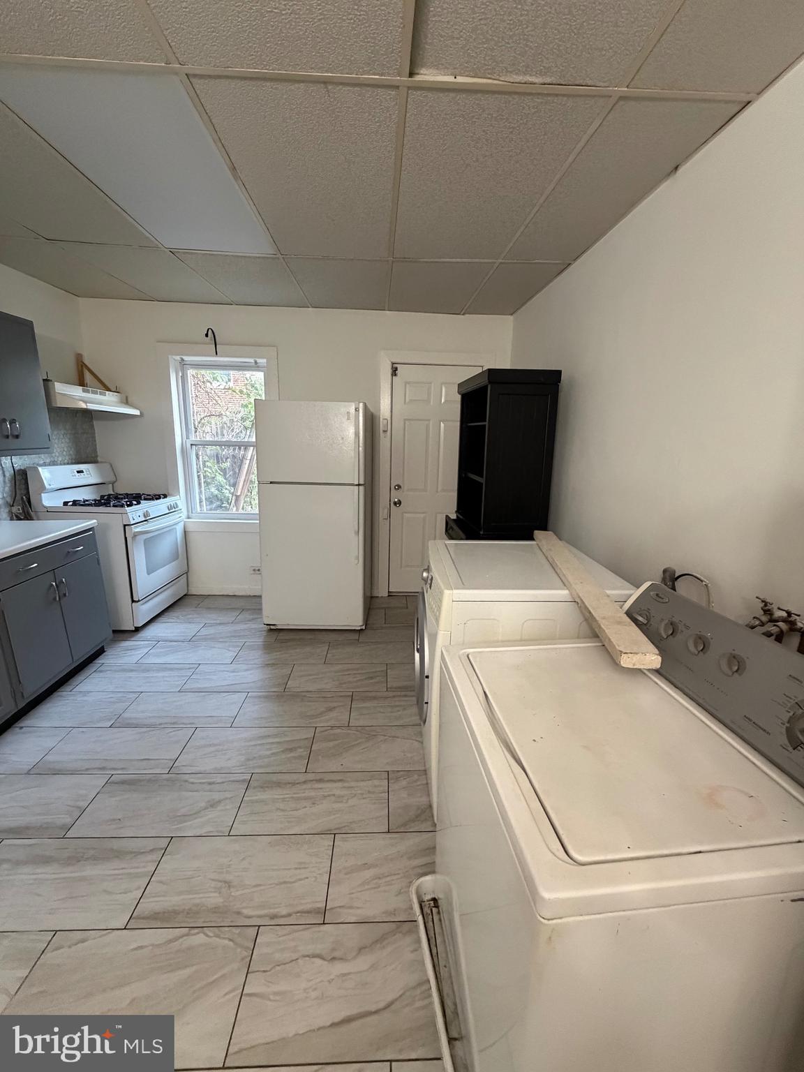 HOLLINS MARKET - Residential