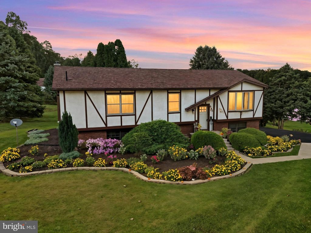 Photo of 935 Pleasant Grove Road, RED LION, PA 17356 (MLS # PAYK2091366)
