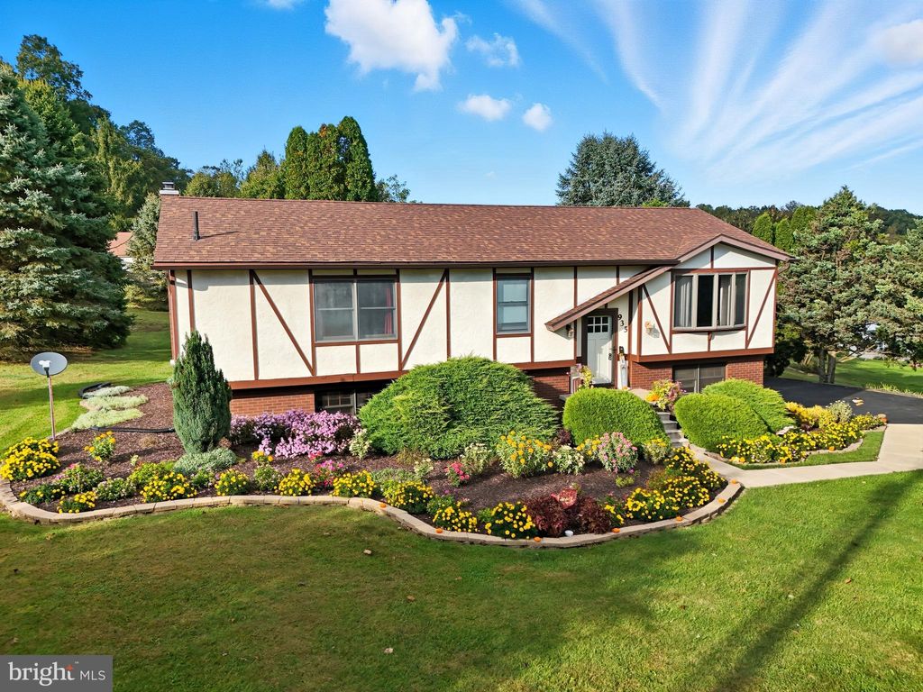 Photo of 935 Pleasant Grove Road, RED LION, PA 17356 (MLS # PAYK2091366)