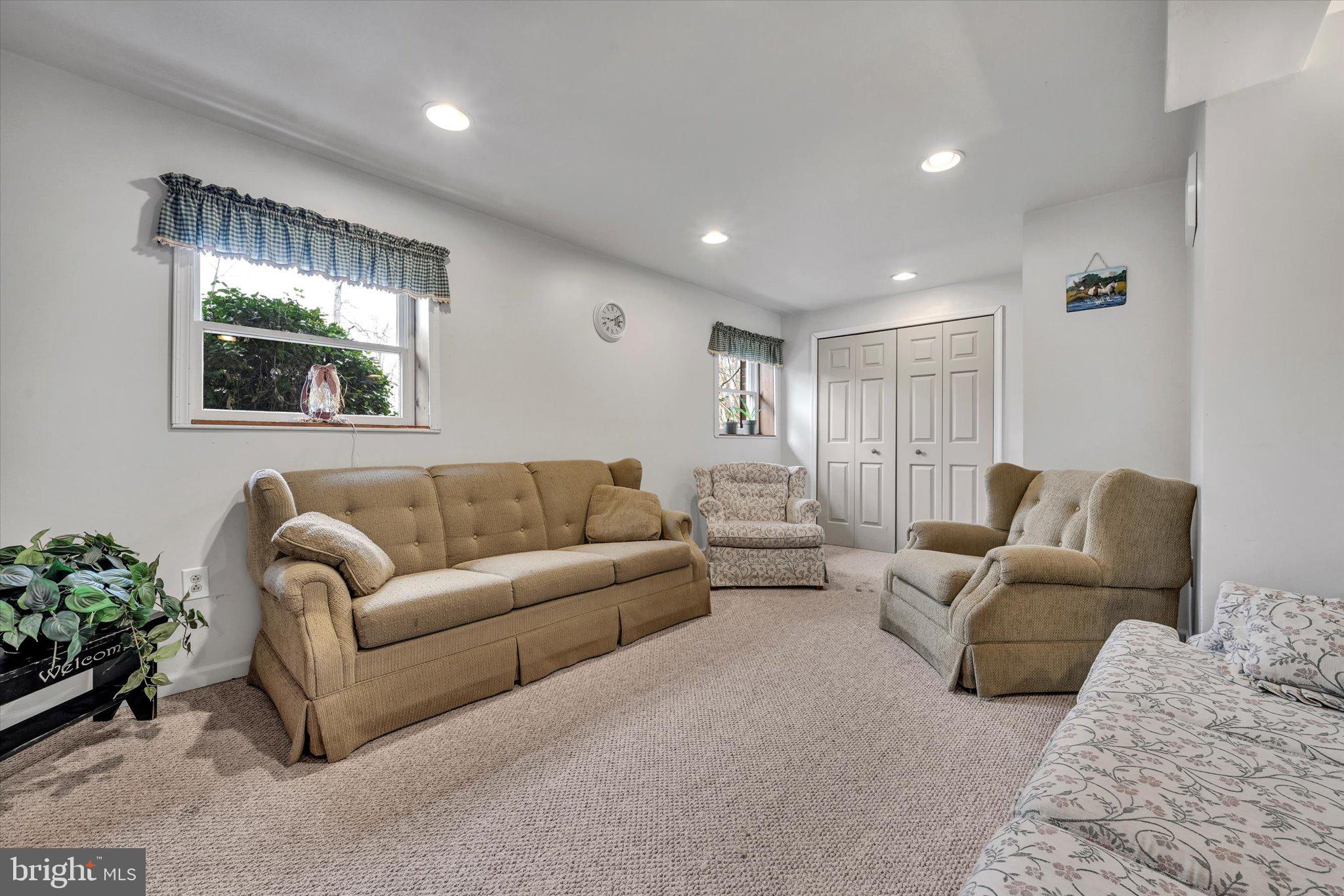 SCHOENECK - Residential