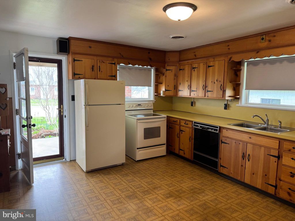 Photo of 1018 Lancaster Pike, QUARRYVILLE, PA 17566 (MLS # PALA2085582)