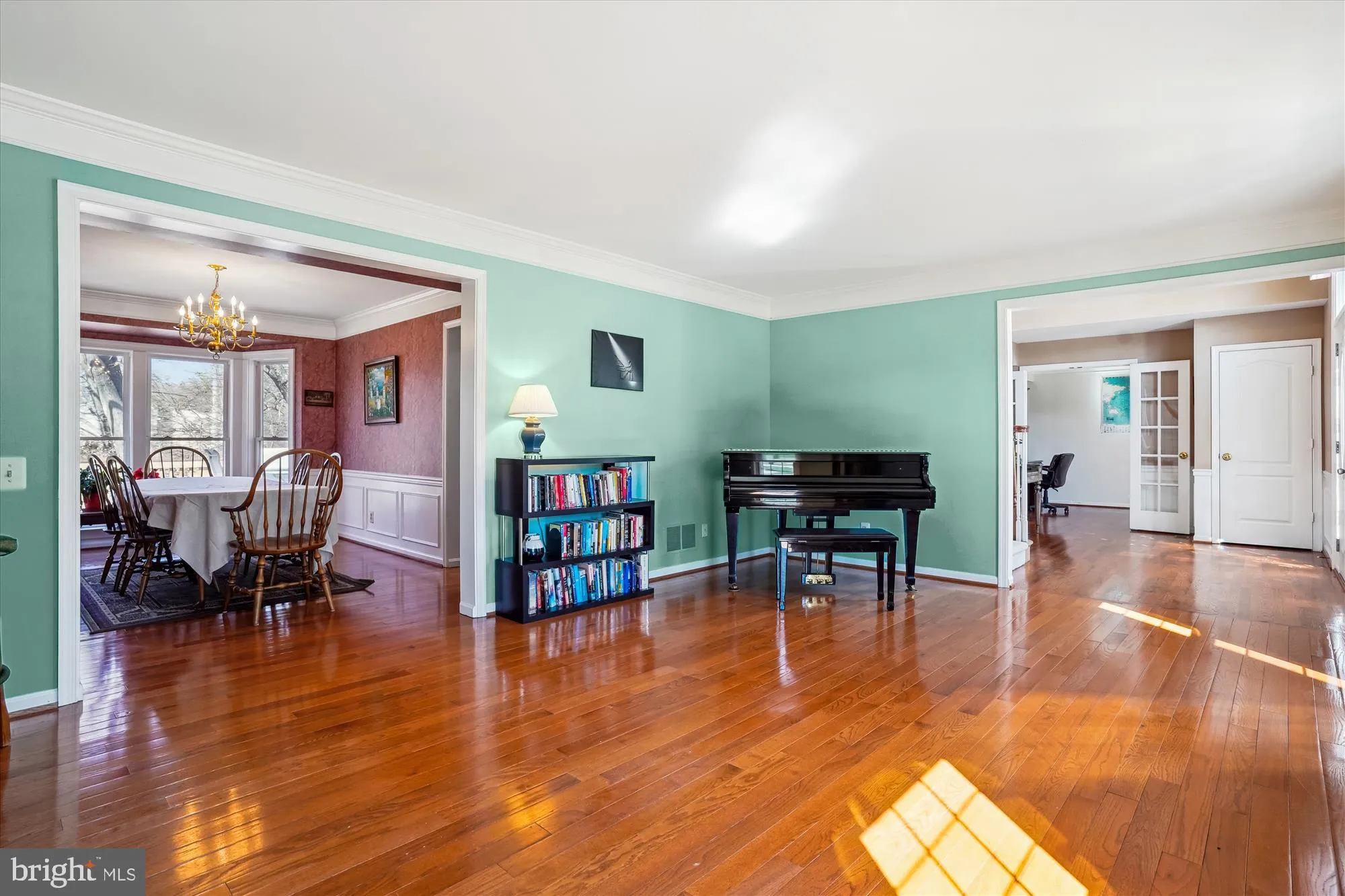 Fairfax, Virginia 22030, United States, 5 Bedrooms Bedrooms, ,4 BathroomsBathrooms,Residential,Contingent,82954