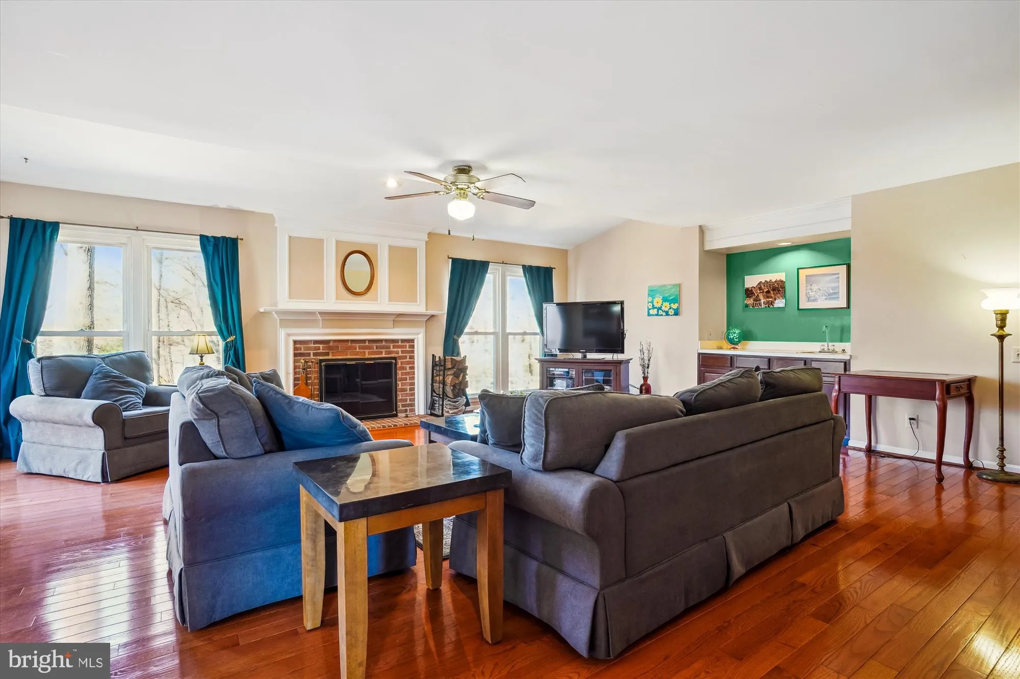 Fairfax, Virginia 22030, United States, 5 Bedrooms Bedrooms, ,4 BathroomsBathrooms,Residential,Contingent,82954