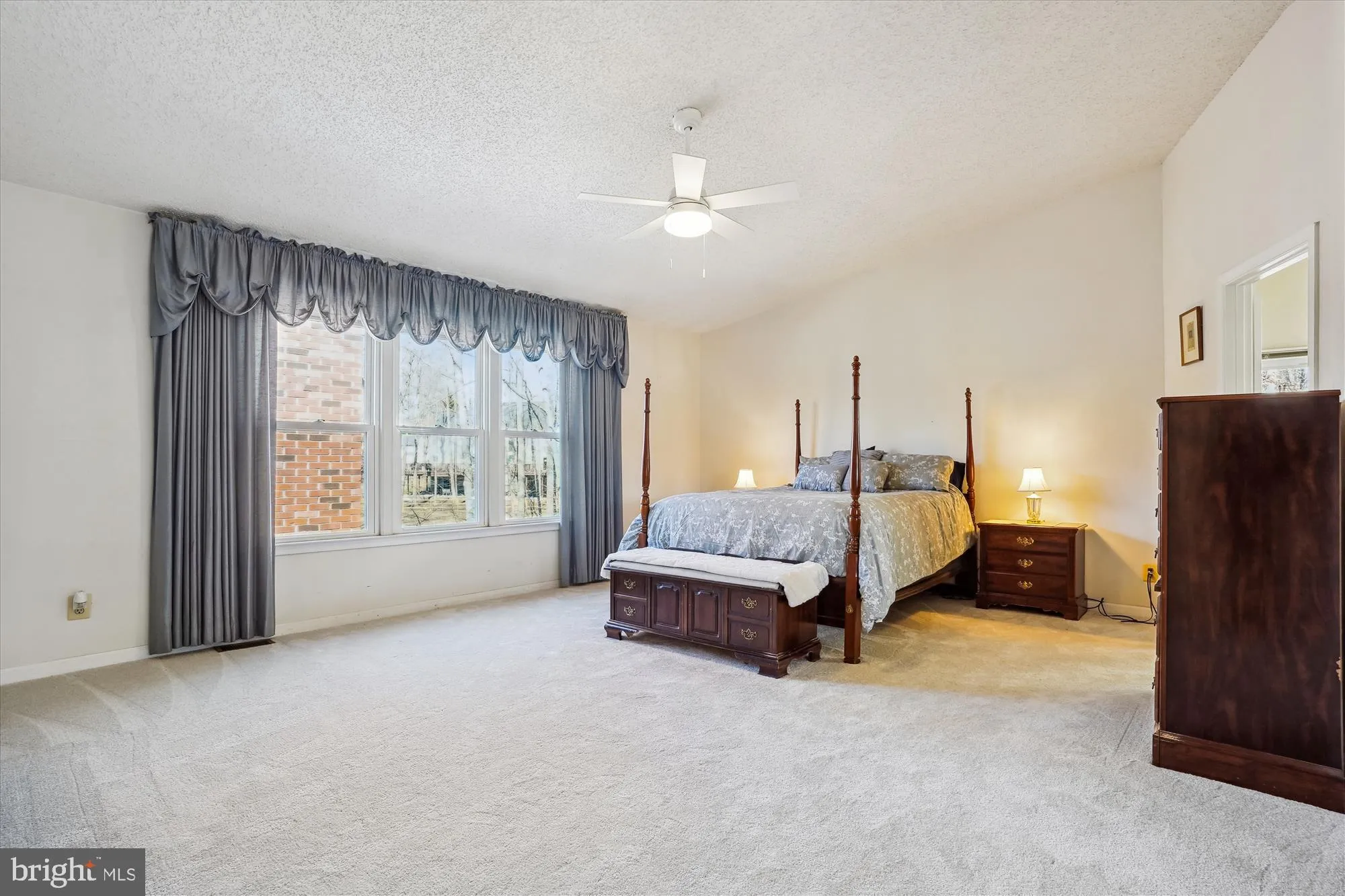 Fairfax, Virginia 22030, United States, 5 Bedrooms Bedrooms, ,4 BathroomsBathrooms,Residential,Contingent,82954