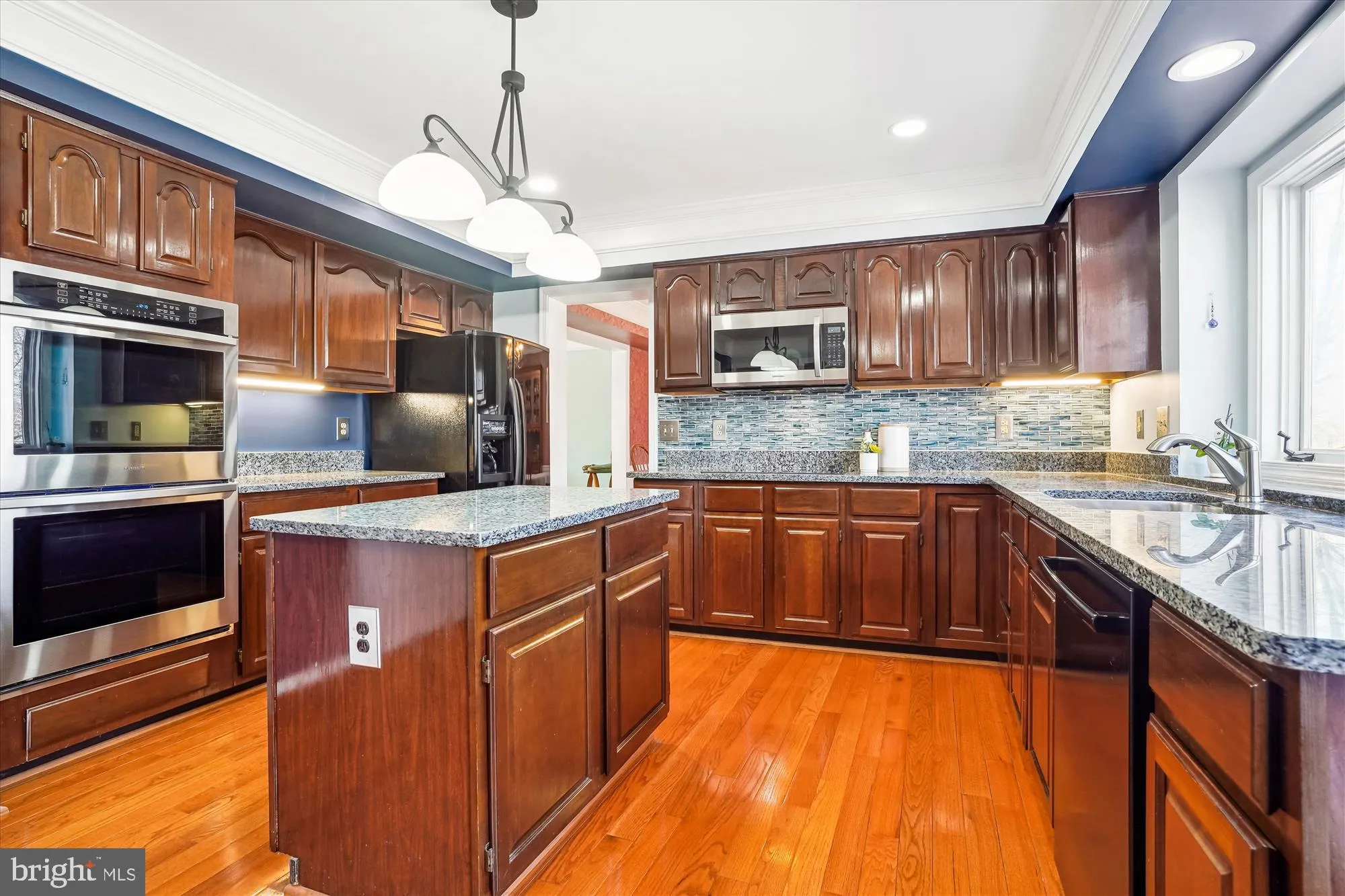 Fairfax, Virginia 22030, United States, 5 Bedrooms Bedrooms, ,4 BathroomsBathrooms,Residential,Contingent,82954