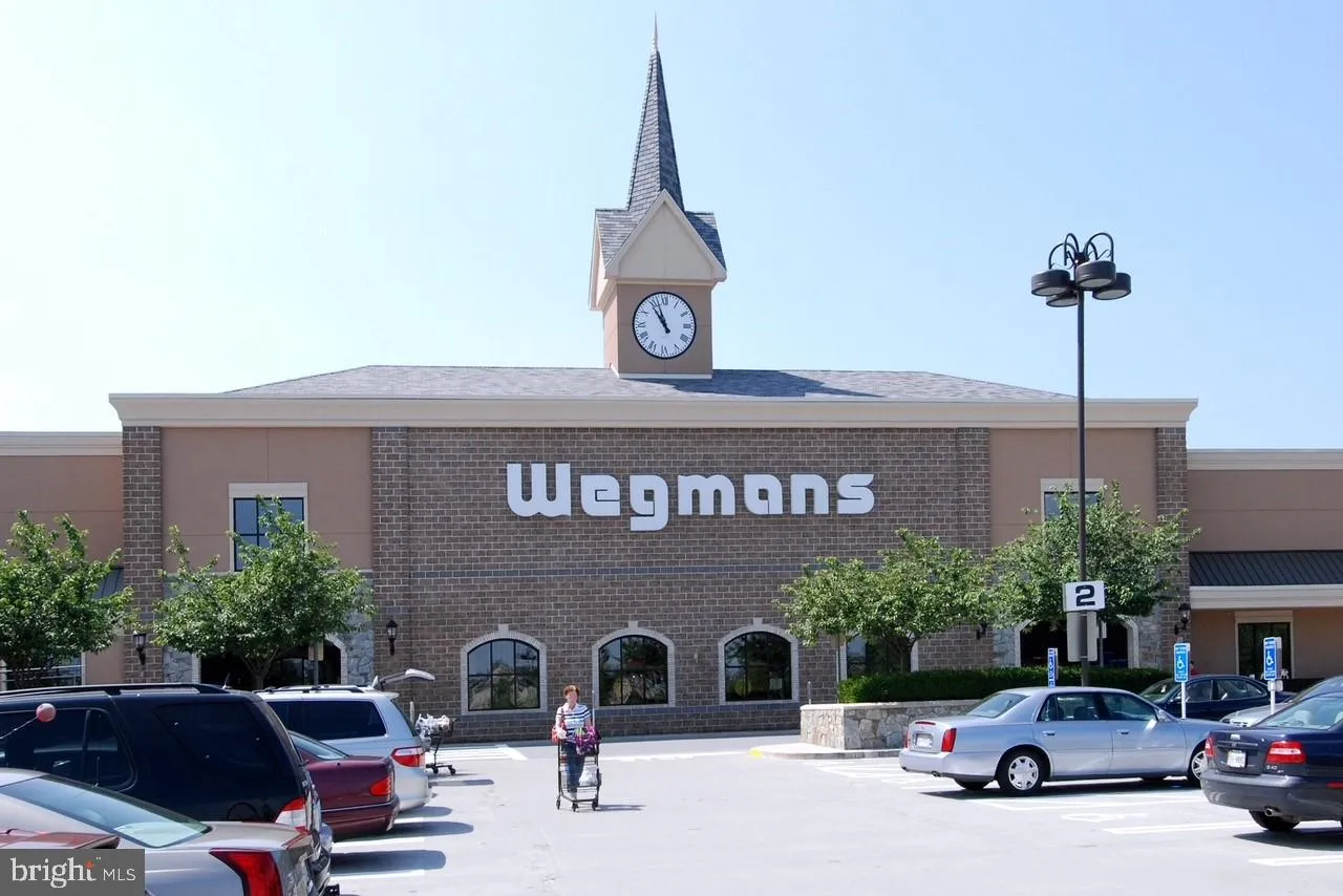 Fairfax, Virginia 22030, United States, 5 Bedrooms Bedrooms, ,4 BathroomsBathrooms,Residential,Contingent,82954