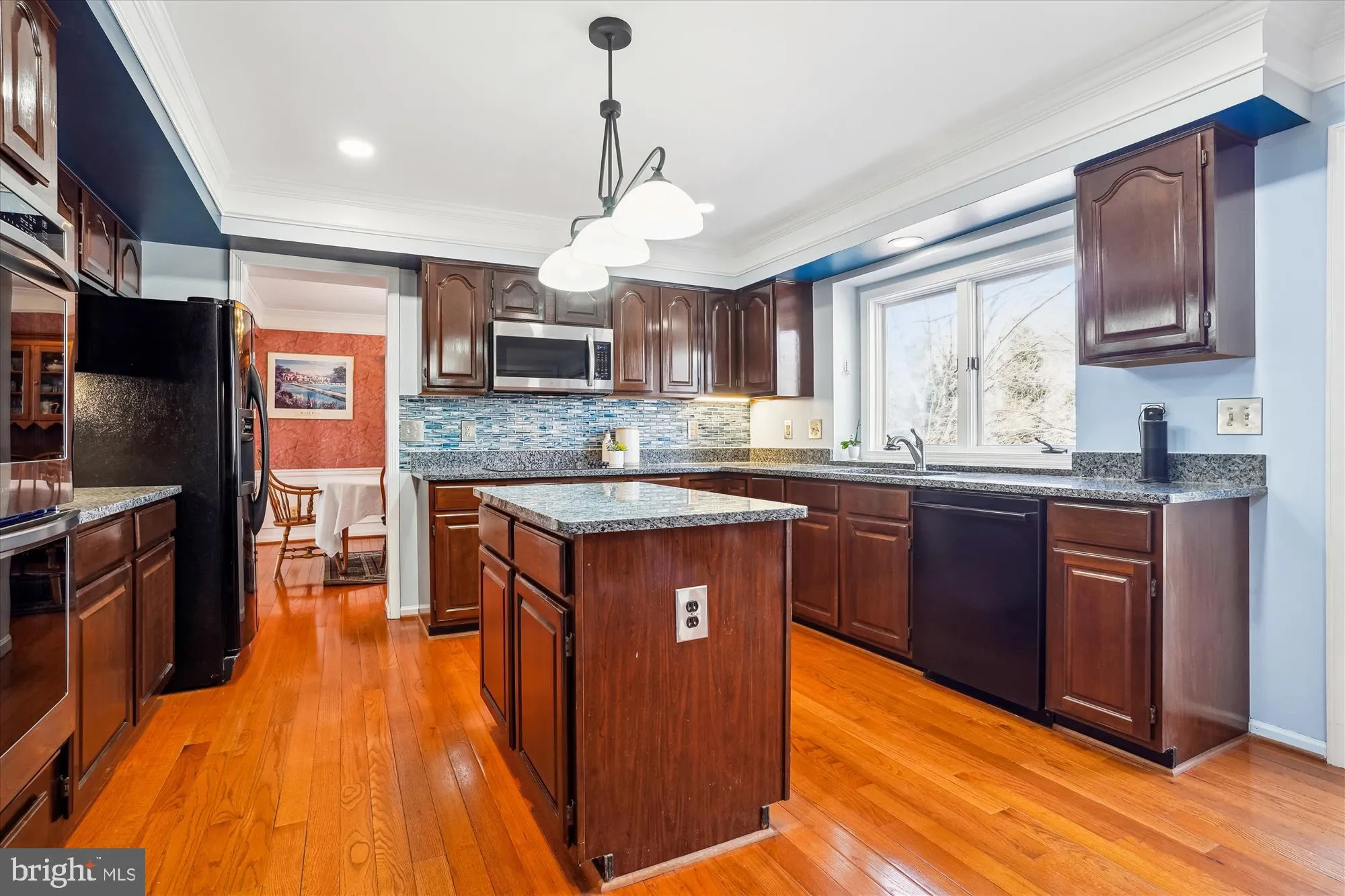 Fairfax, Virginia 22030, United States, 5 Bedrooms Bedrooms, ,4 BathroomsBathrooms,Residential,Contingent,82954