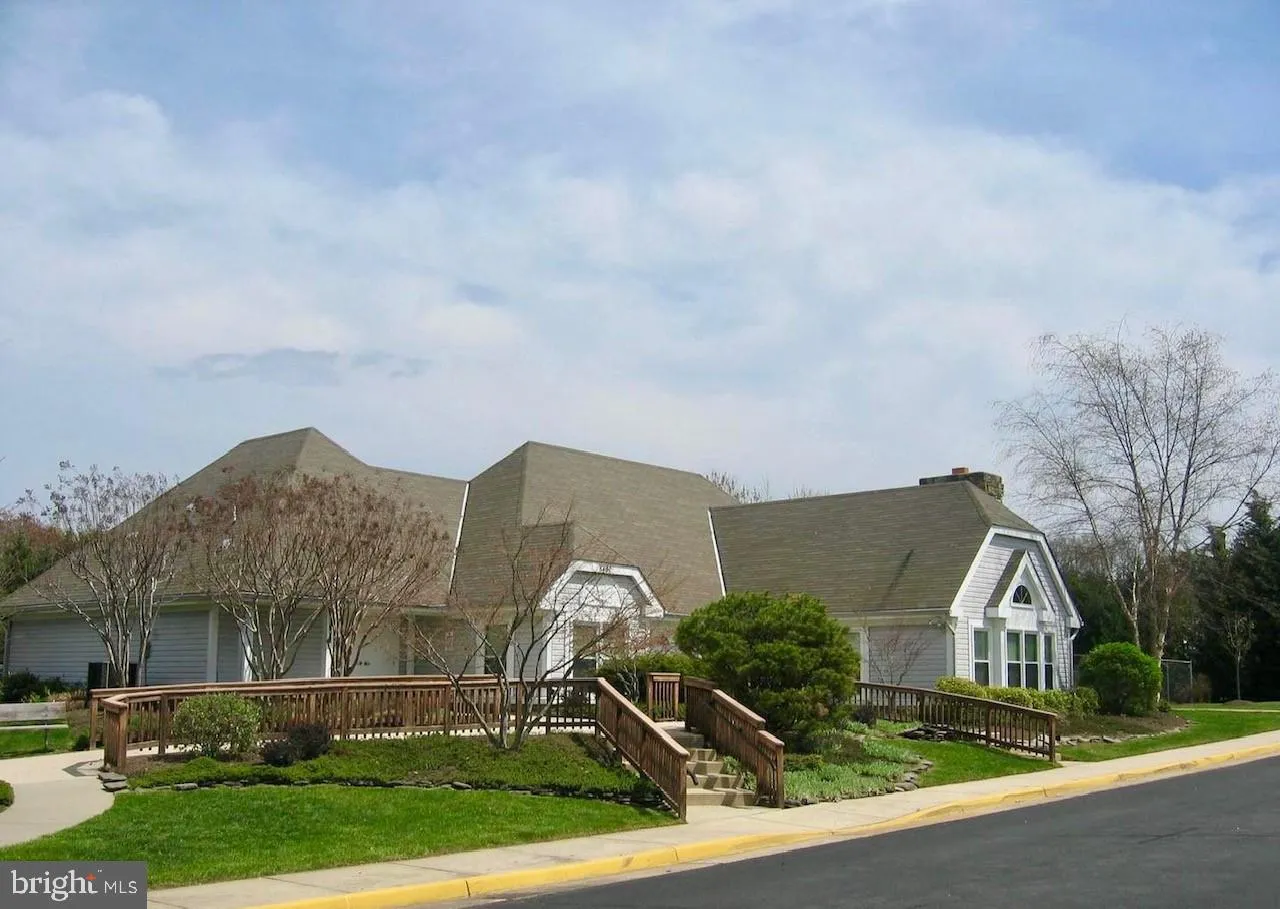 Fairfax, Virginia 22030, United States, 5 Bedrooms Bedrooms, ,4 BathroomsBathrooms,Residential,Contingent,82954