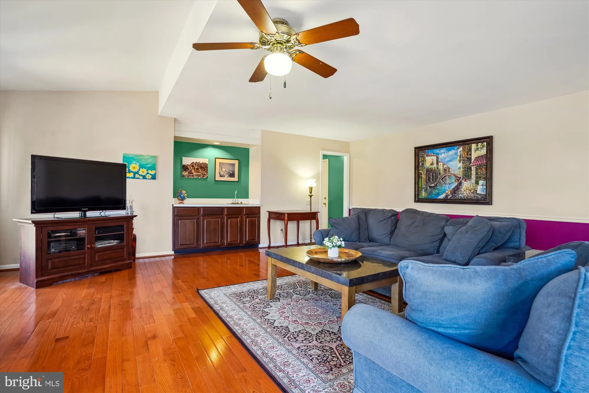 Fairfax, Virginia 22030, United States, 5 Bedrooms Bedrooms, ,4 BathroomsBathrooms,Residential,Contingent,82954