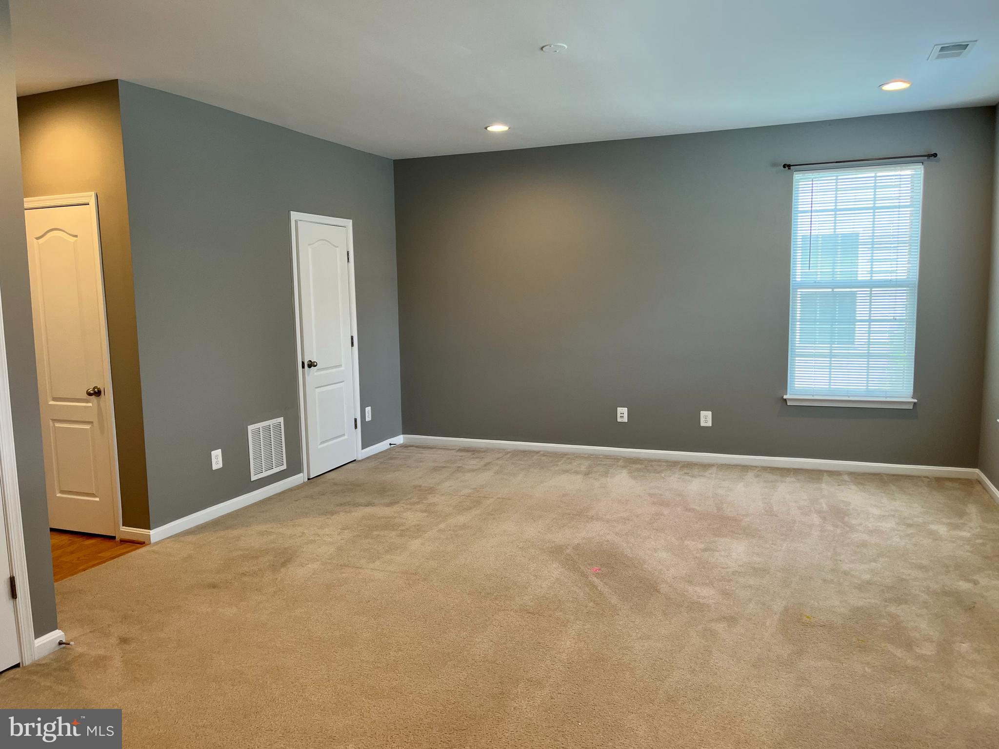 LANSDOWNE TOWN CENTER - Residential Lease