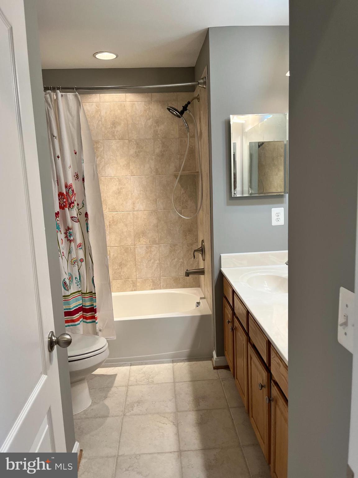 LANSDOWNE TOWN CENTER - Residential Lease