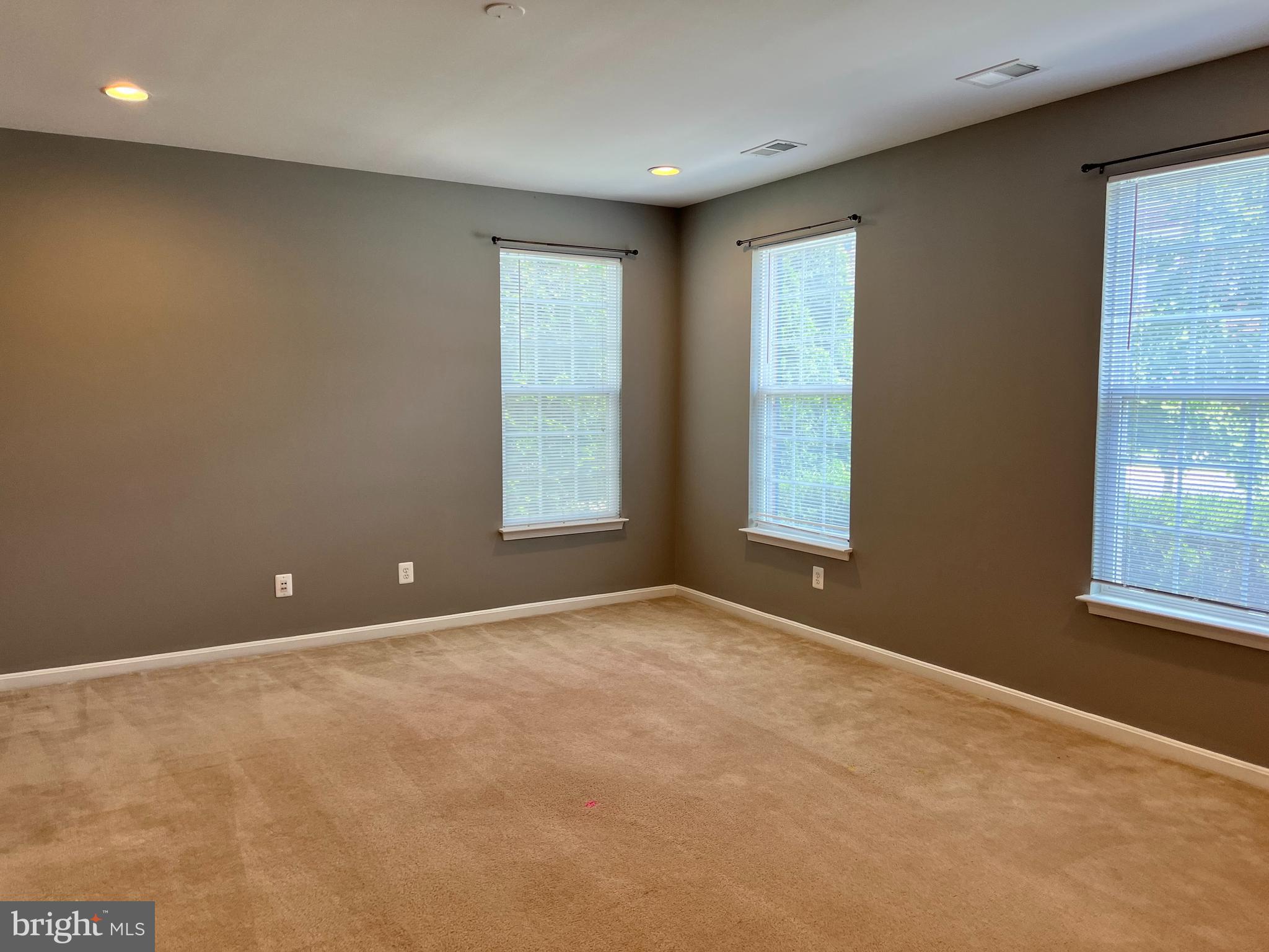 LANSDOWNE TOWN CENTER - Residential Lease