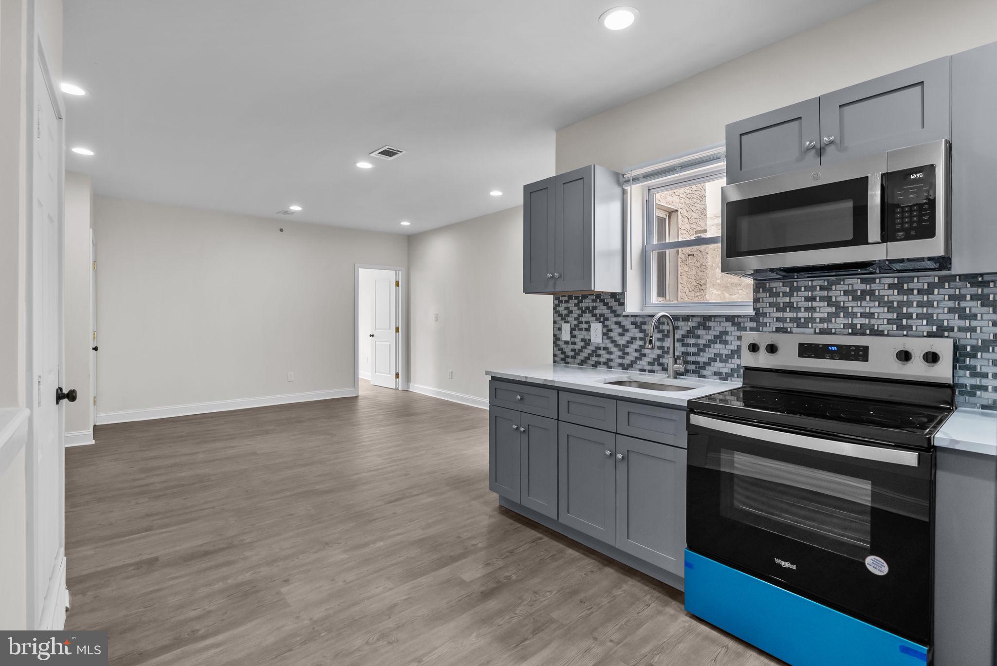 Now available for immediate move-in, this beautifully renovated third-floor 3-bedroom, 3-bathroom apartment is the perfect setup for anyone seeking comfort, privacy, and convenience. Each bedroom features its own private 'en-suite' bathroom, making it ideal whether you're looking for a full unit to share or just a private room to rent.
The unit includes luxury vinyl flooring, quartz countertops, stainless steel appliances, in-unit laundry and central air. Located in the heart of Brewerytown, just minutes from Temple University and Center City, this space offers modern living in a prime location. Each room is only $700 or the entire unit for $2100—schedule your tour today!
