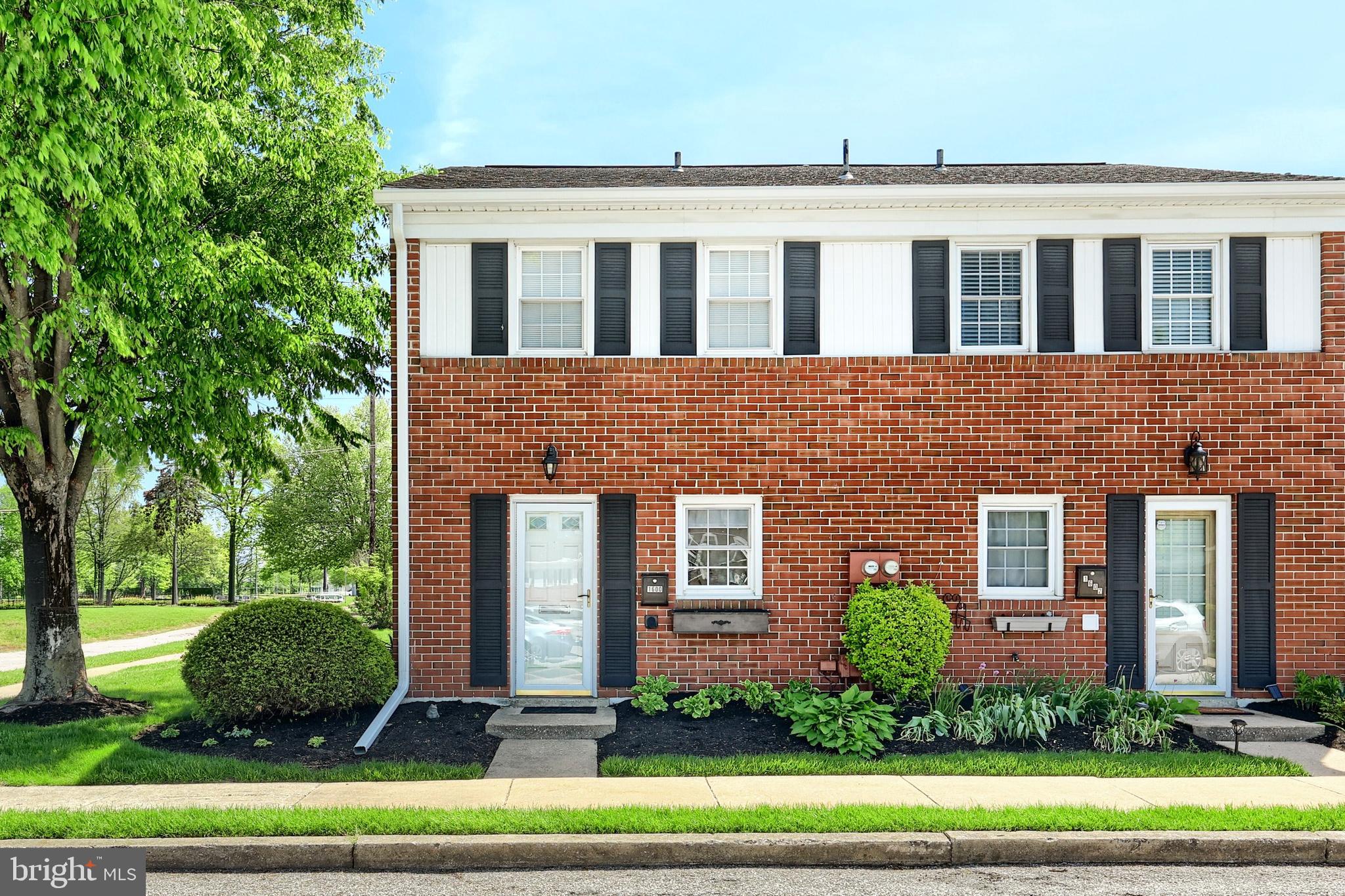 COLONY PARK CONDOS - Residential